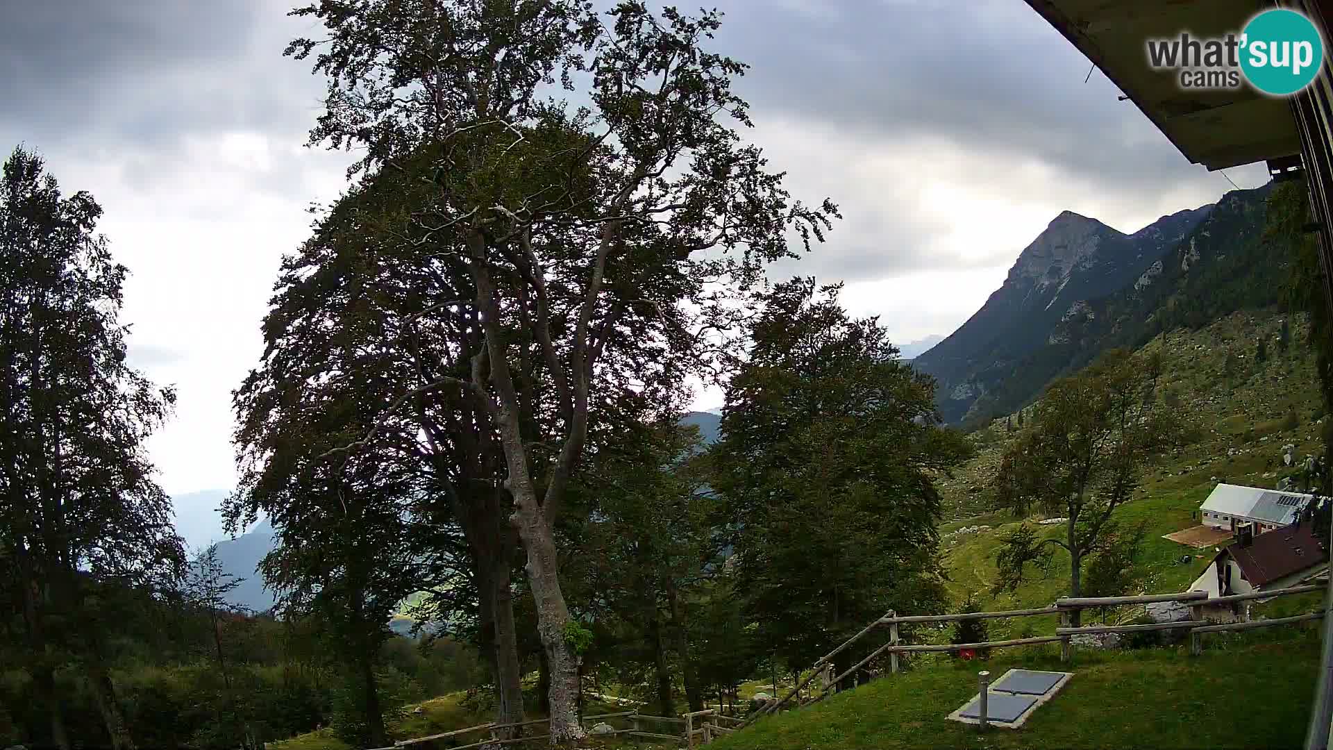 Refuge de la montagne Planina Razor caméra en direct (1315) | vue sur Tolminski Migovec