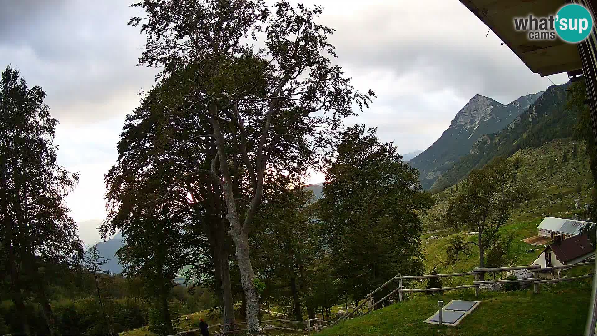 Refuge de la montagne Planina Razor caméra en direct (1315) | vue sur Tolminski Migovec