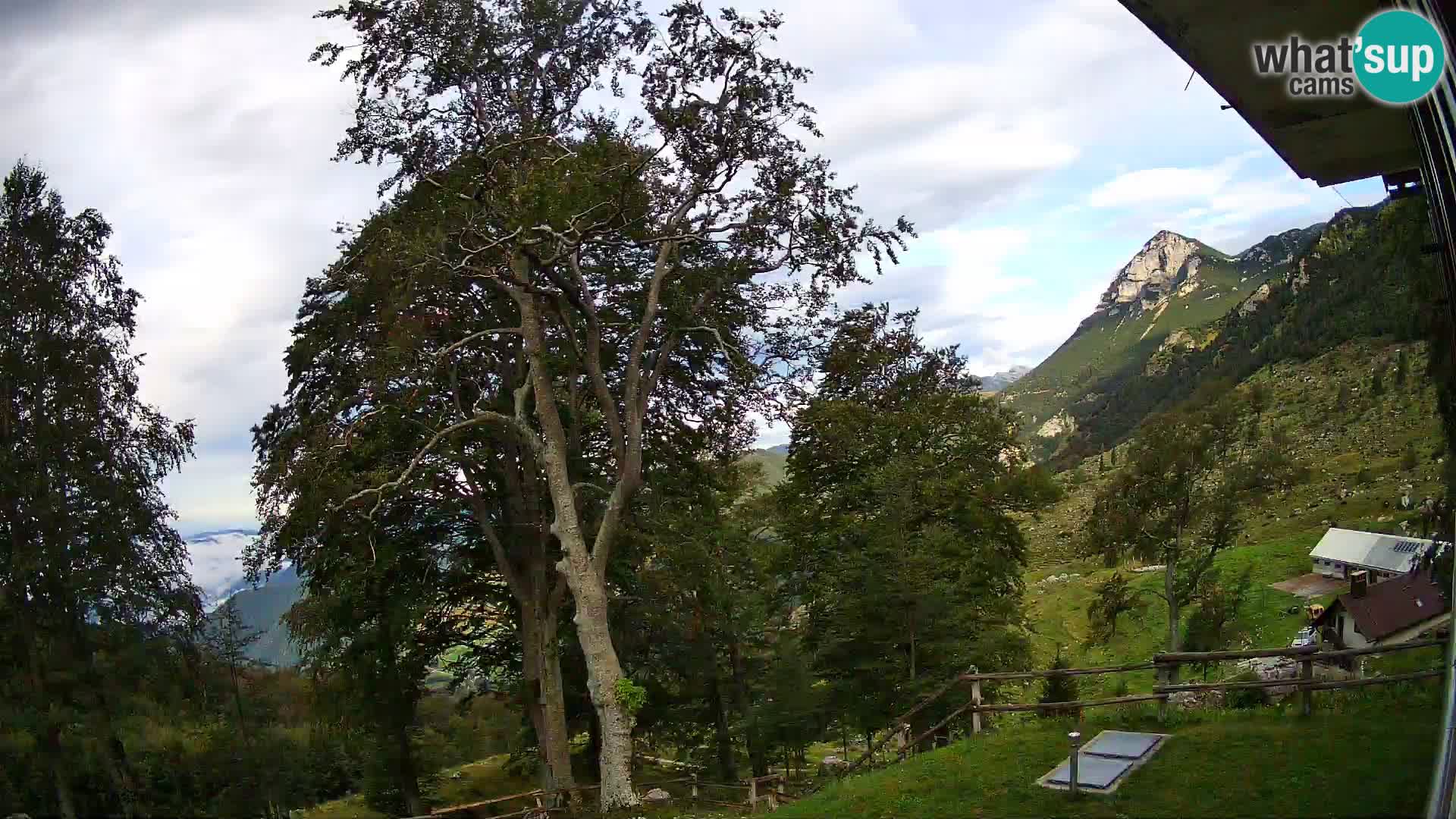 Refuge de la montagne Planina Razor caméra en direct (1315) | vue sur Tolminski Migovec