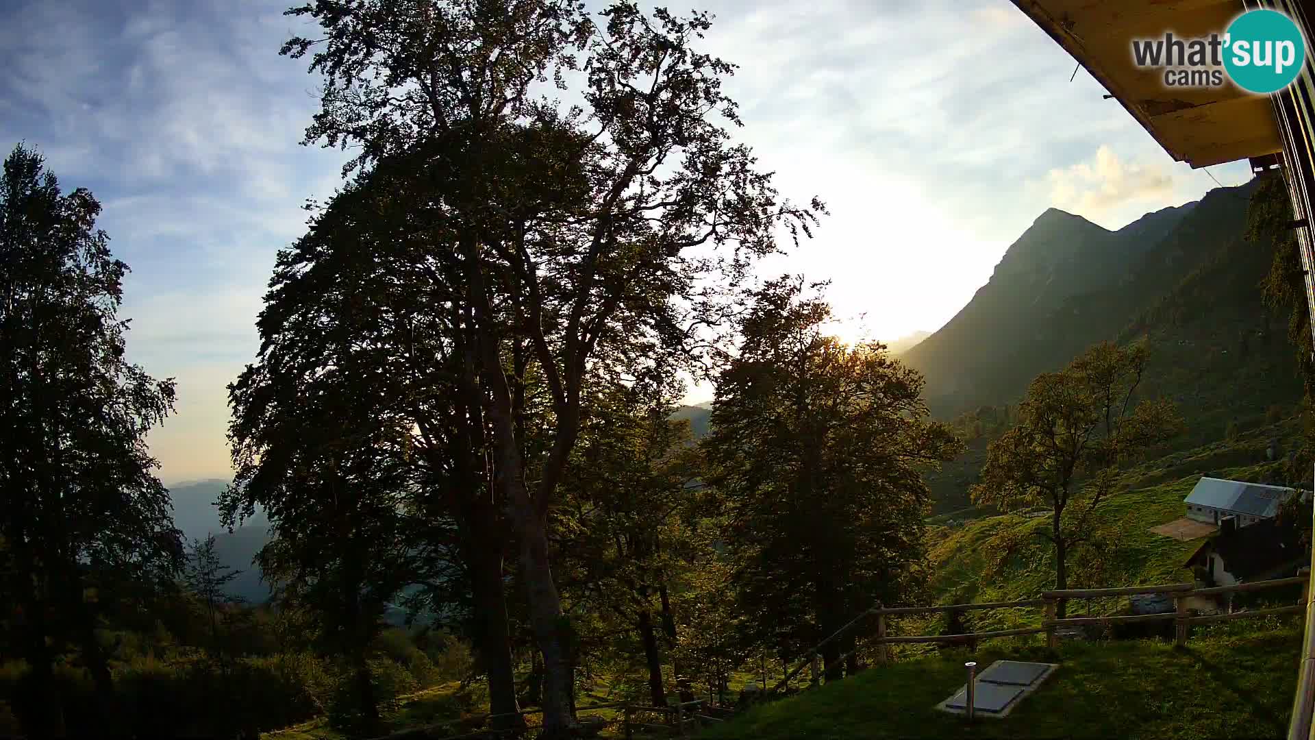 Planina Razor Bergütte Webcam (1315) | Blick auf Tolminski Migovec