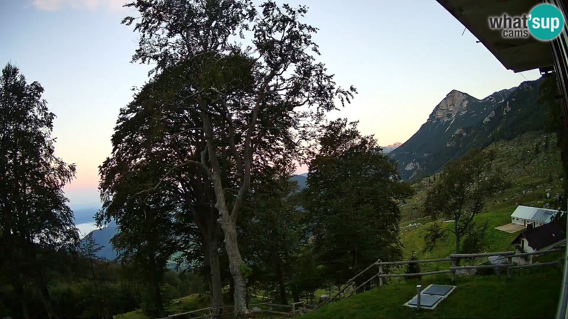 Refuge de la montagne Planina Razor caméra en direct (1315) | vue sur Tolminski Migovec