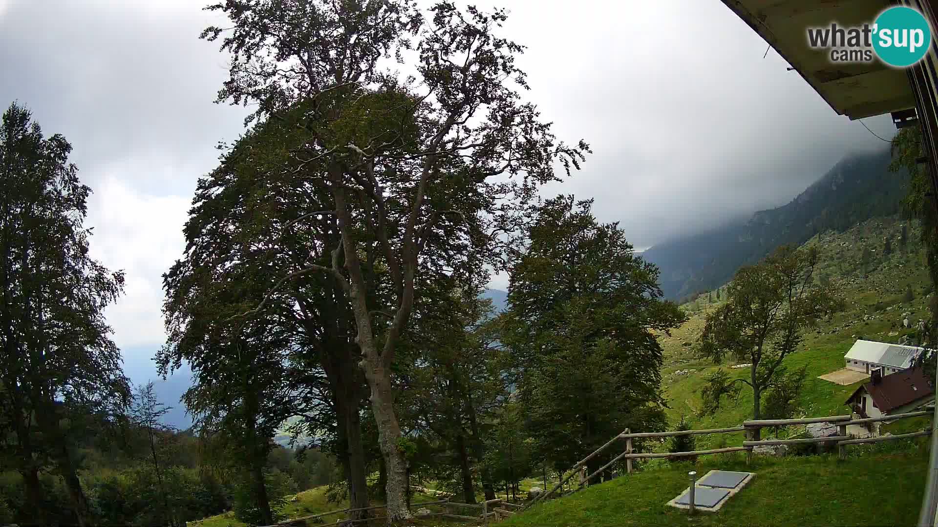 Refuge de la montagne Planina Razor caméra en direct (1315) | vue sur Tolminski Migovec