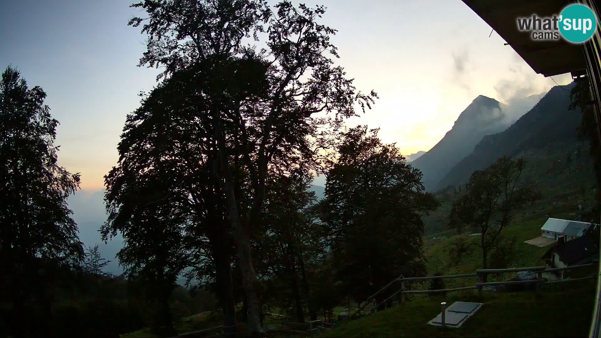 Refuge de la montagne Planina Razor caméra en direct (1315) | vue sur Tolminski Migovec