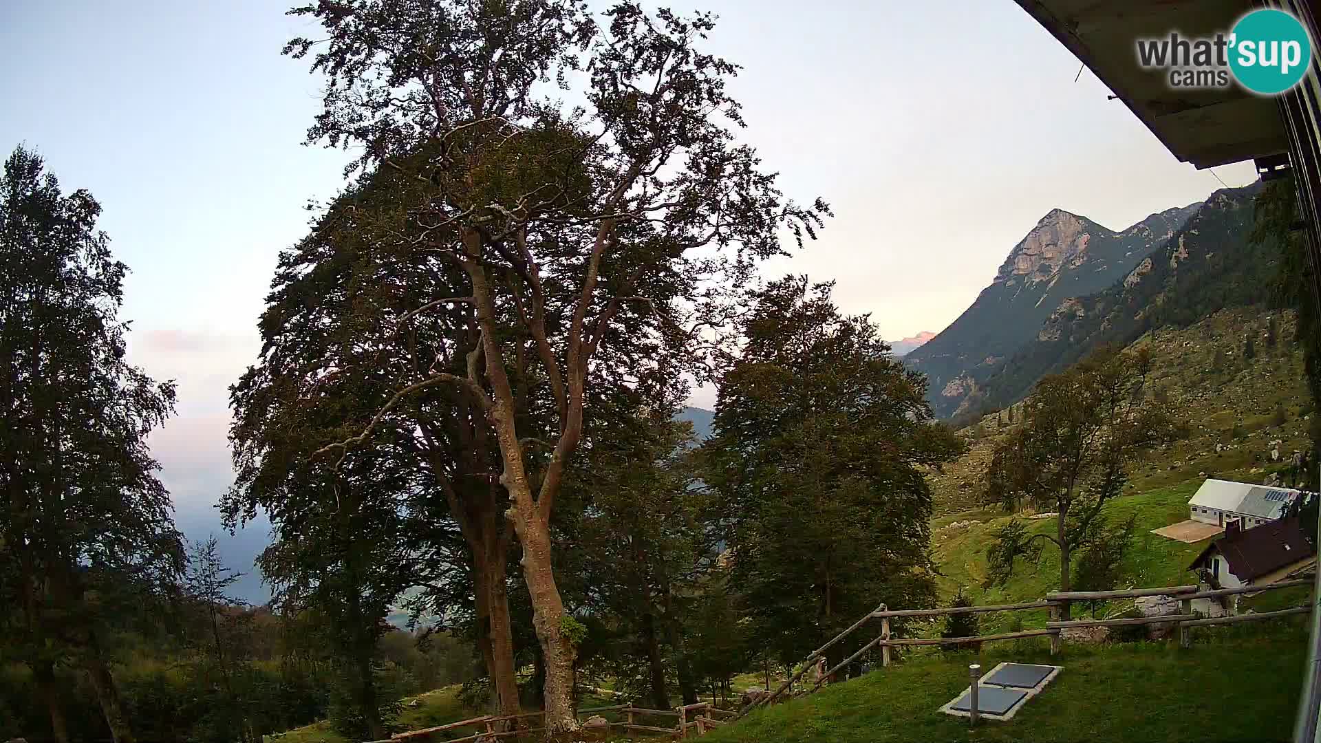 Refuge de la montagne Planina Razor caméra en direct (1315) | vue sur Tolminski Migovec
