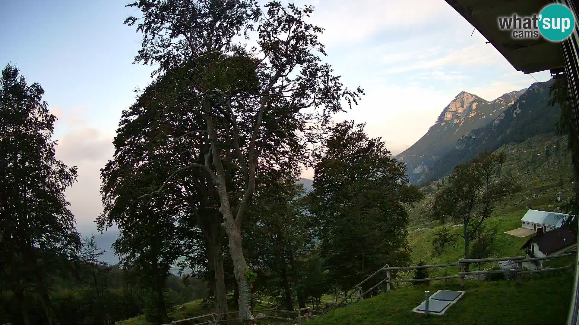 Planina Razor Mountain Hut live cam (1315) | view to Tolminski Migovec