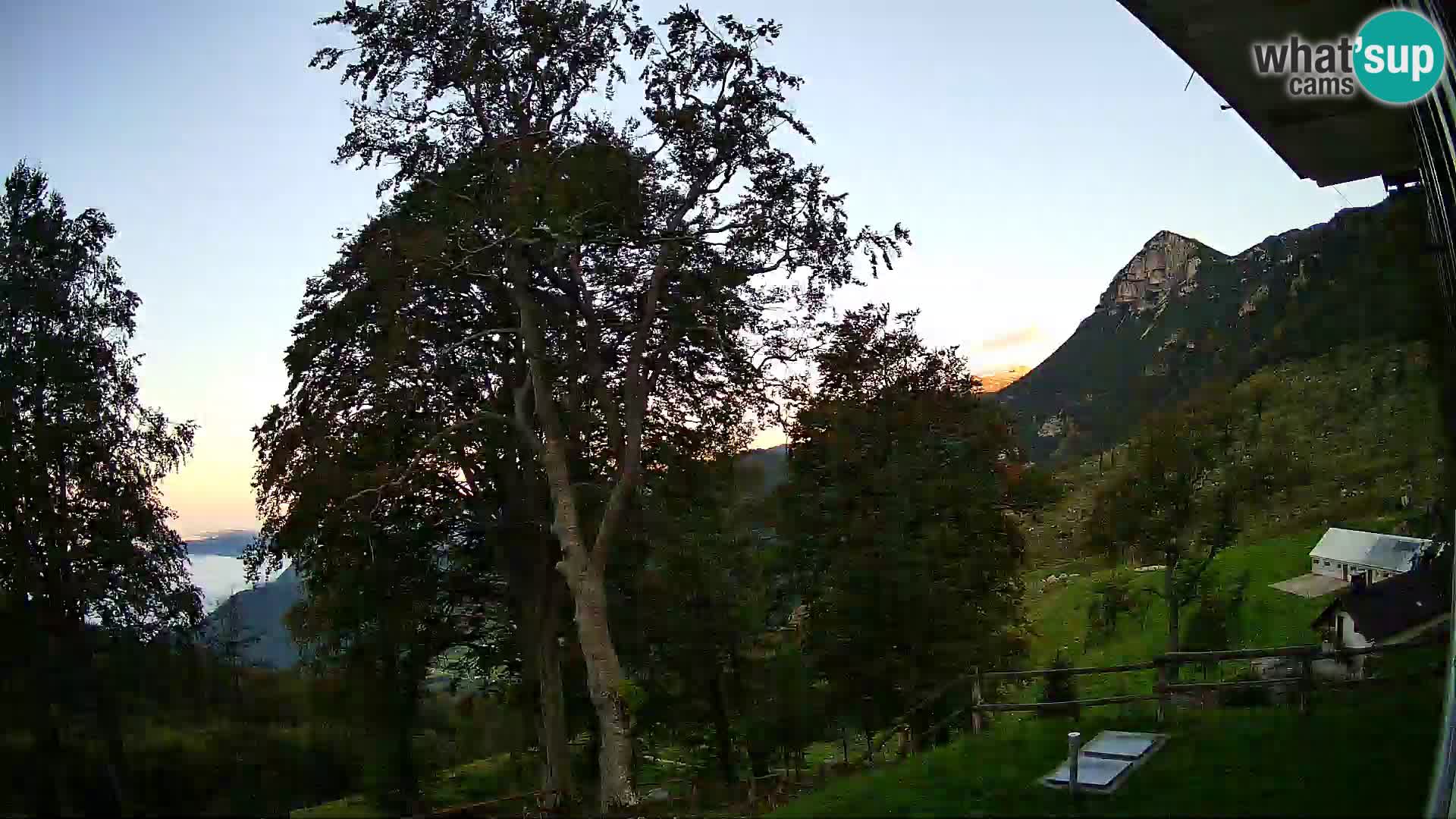 Planina Razor Mountain Hut live cam (1315) | view to Tolminski Migovec