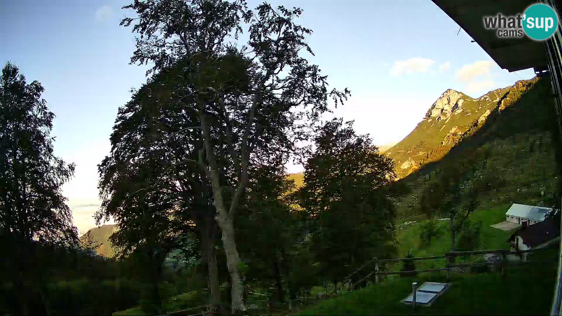 Refuge de la montagne Planina Razor caméra en direct (1315) | vue sur Tolminski Migovec