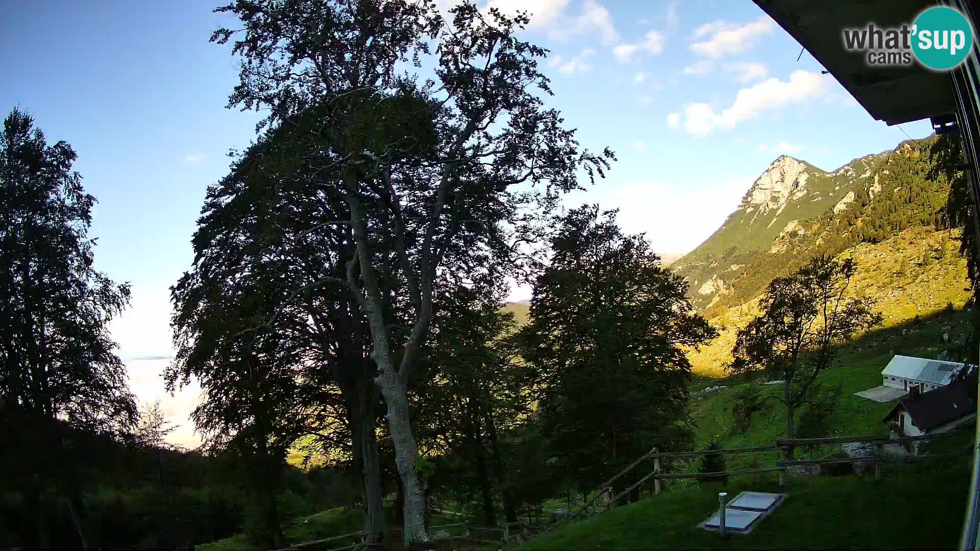 Planina Razor Mountain Hut live cam (1315) | view to Tolminski Migovec