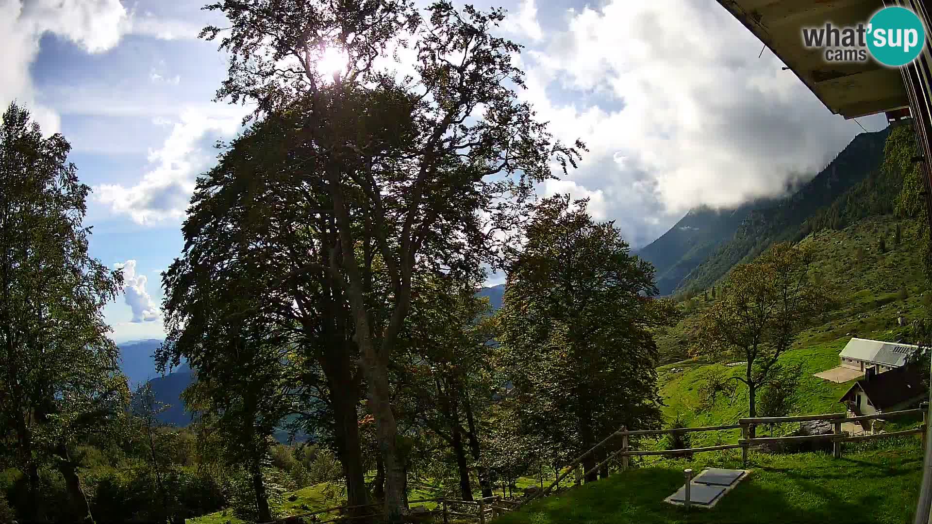 Refuge de la montagne Planina Razor caméra en direct (1315) | vue sur Tolminski Migovec