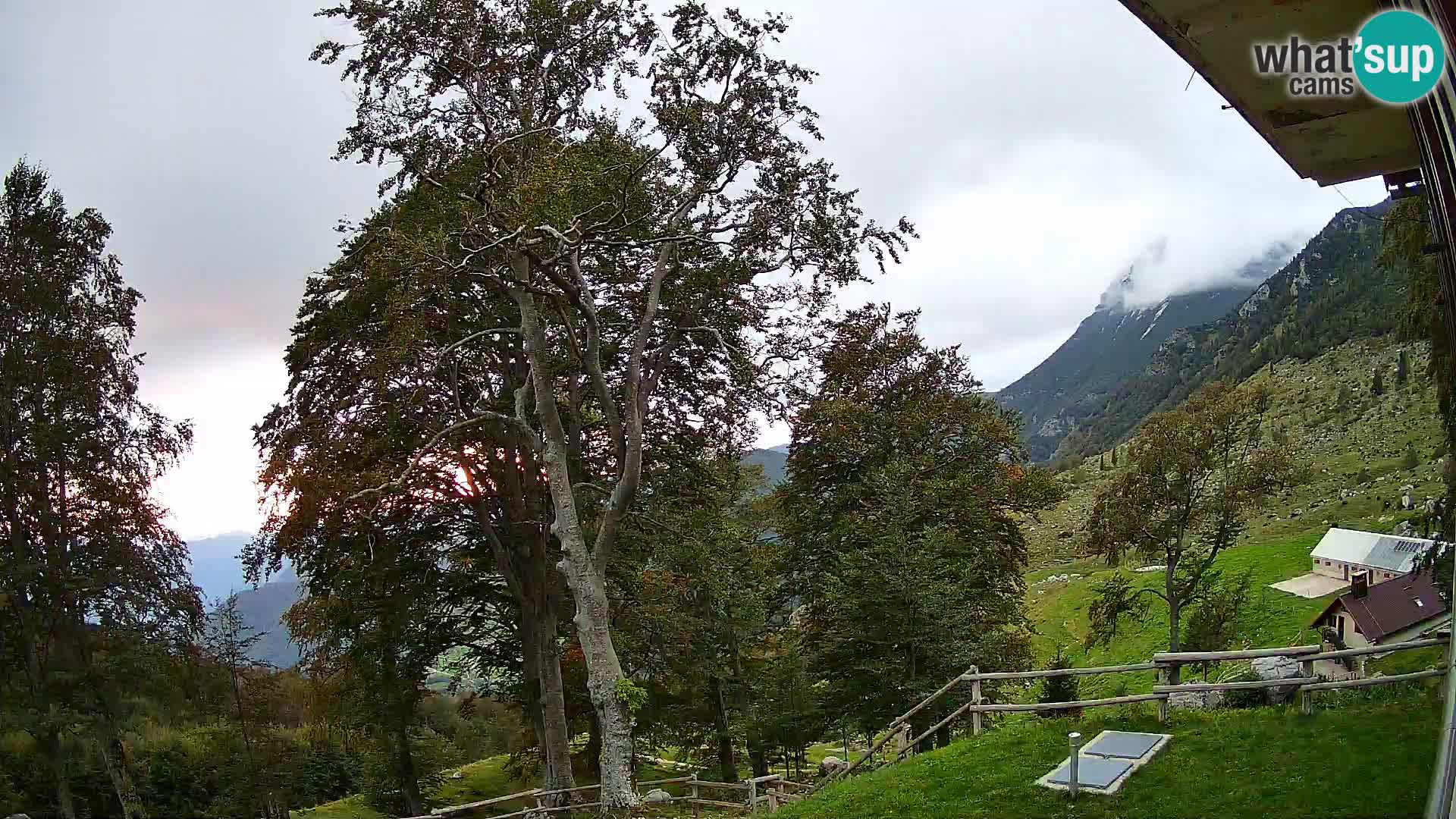 Refuge de la montagne Planina Razor caméra en direct (1315) | vue sur Tolminski Migovec