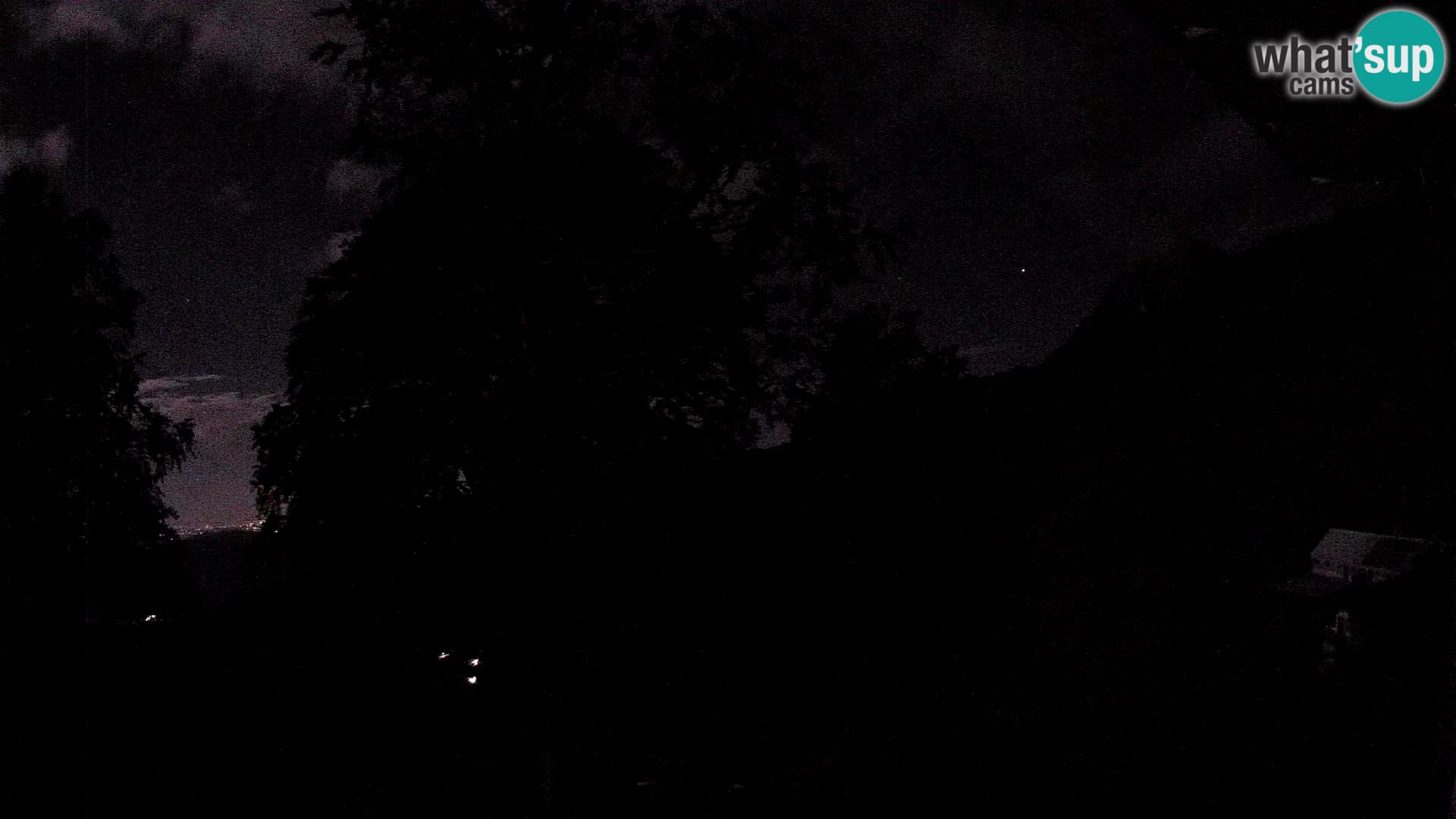 Cámara en vivo de la cabaña de montaña Planina Razor (1315) | vista hacia Tolminski Migovec