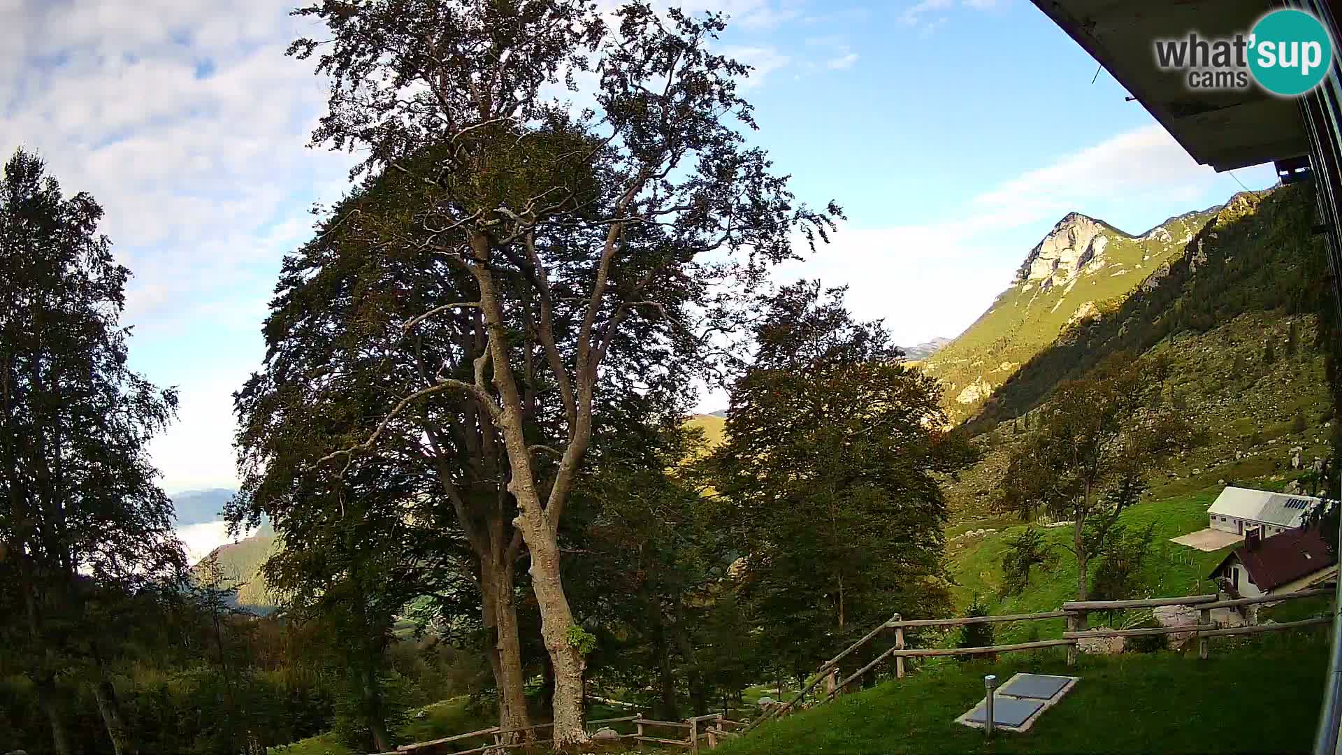 Planina Razor Mountain Hut live cam (1315) | view to Tolminski Migovec