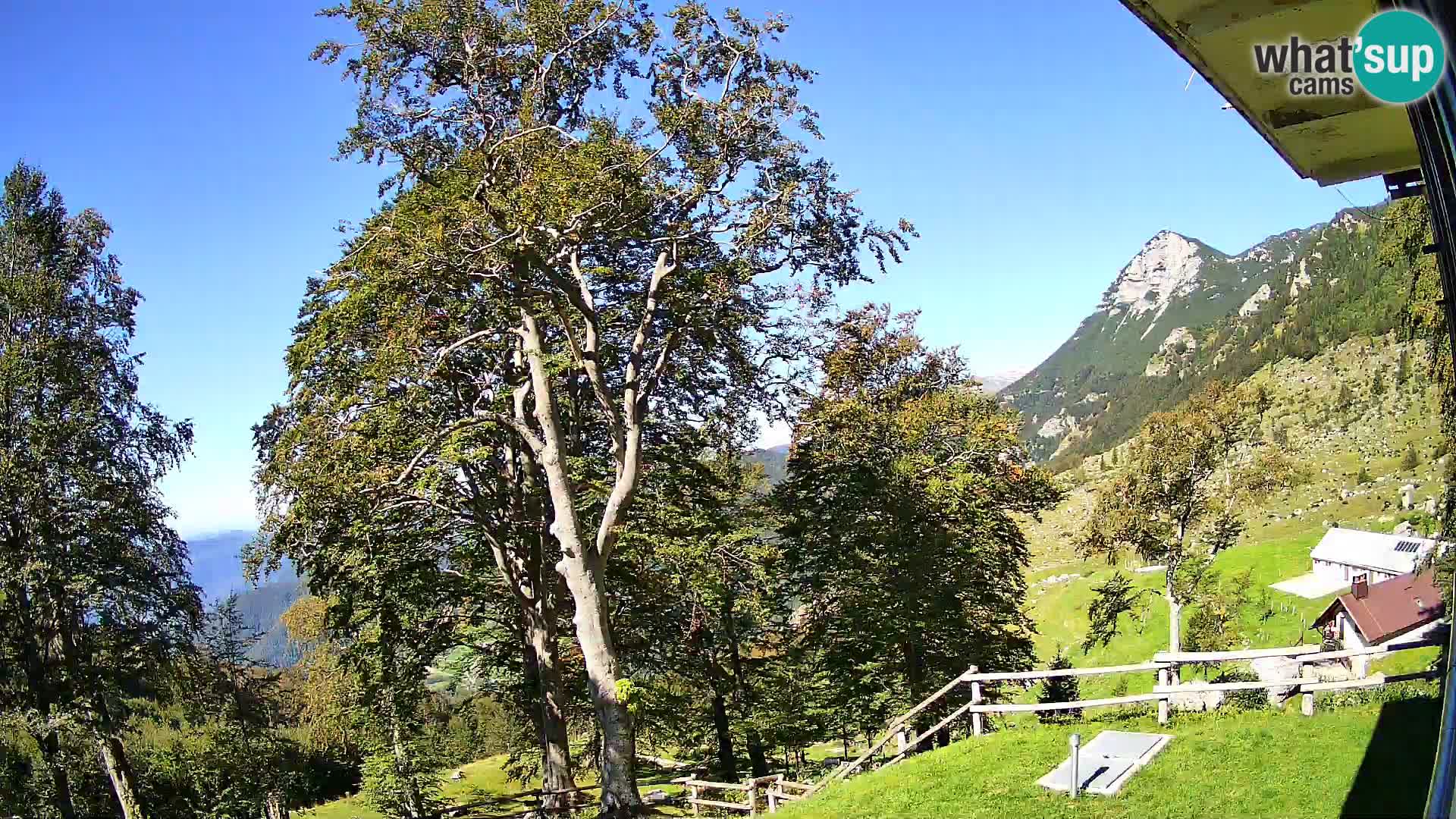 Refuge de la montagne Planina Razor caméra en direct (1315) | vue sur Tolminski Migovec