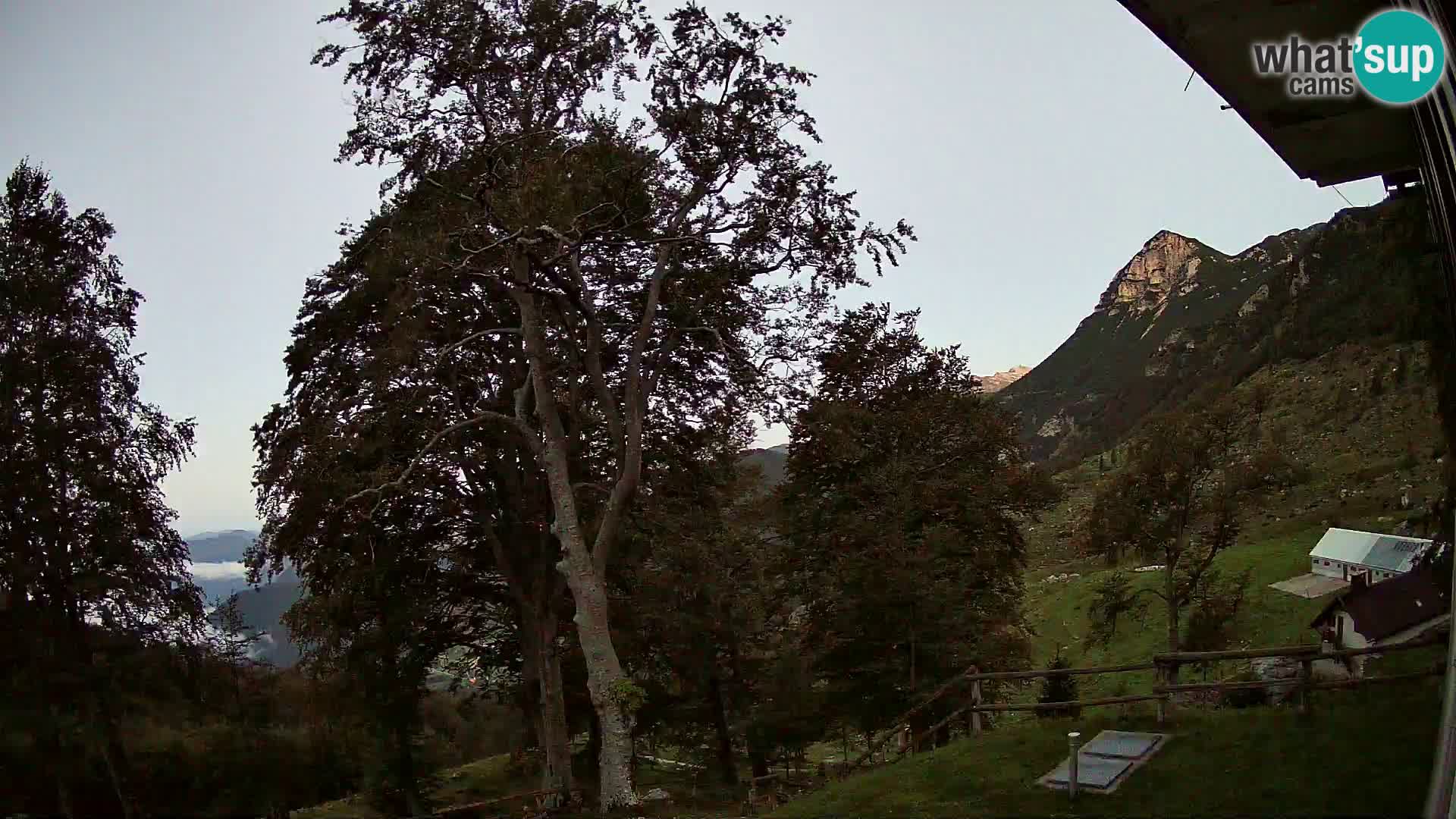 Planina Razor Mountain Hut live cam (1315) | view to Tolminski Migovec
