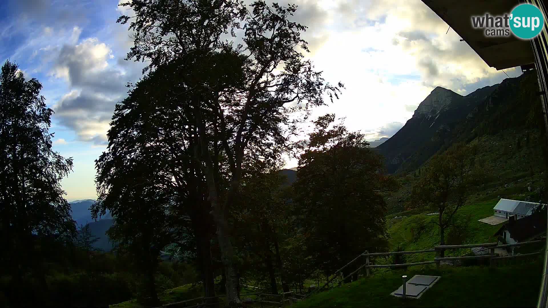 Planina Razor Bergütte Webcam (1315) | Blick auf Tolminski Migovec