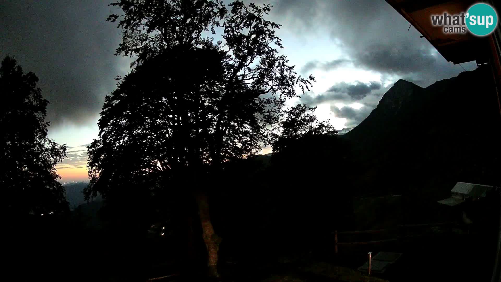 Refuge de la montagne Planina Razor caméra en direct (1315) | vue sur Tolminski Migovec