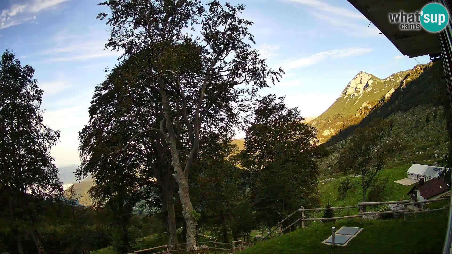 Baita di montagna Planina Razor webcam (1315) | vista su Tolminski Migovec