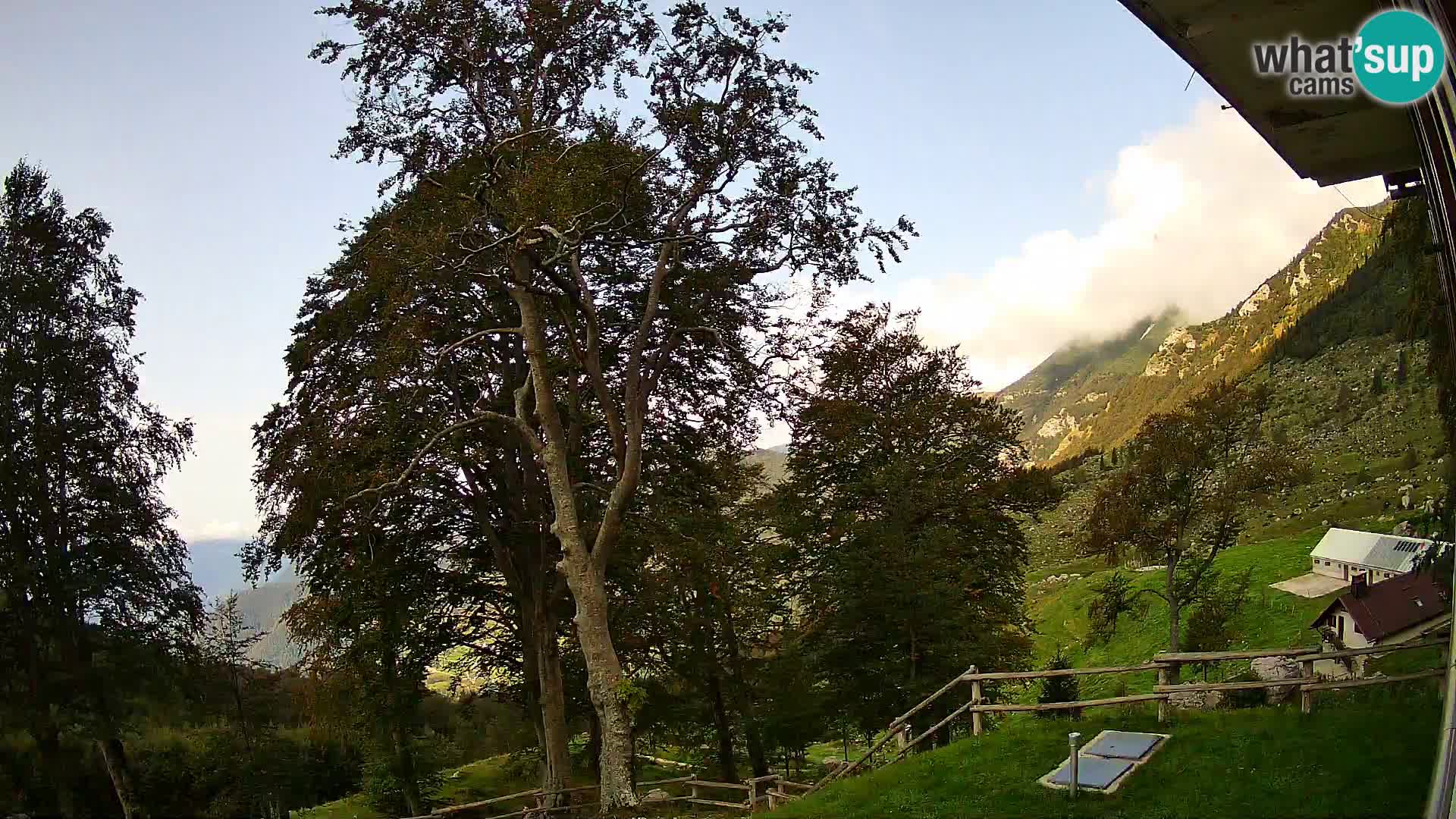 Planina Razor Mountain Hut live cam (1315) | view to Tolminski Migovec