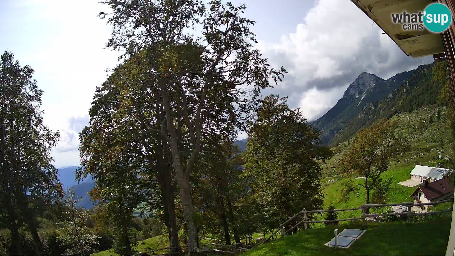 Refuge de la montagne Planina Razor caméra en direct (1315) | vue sur Tolminski Migovec