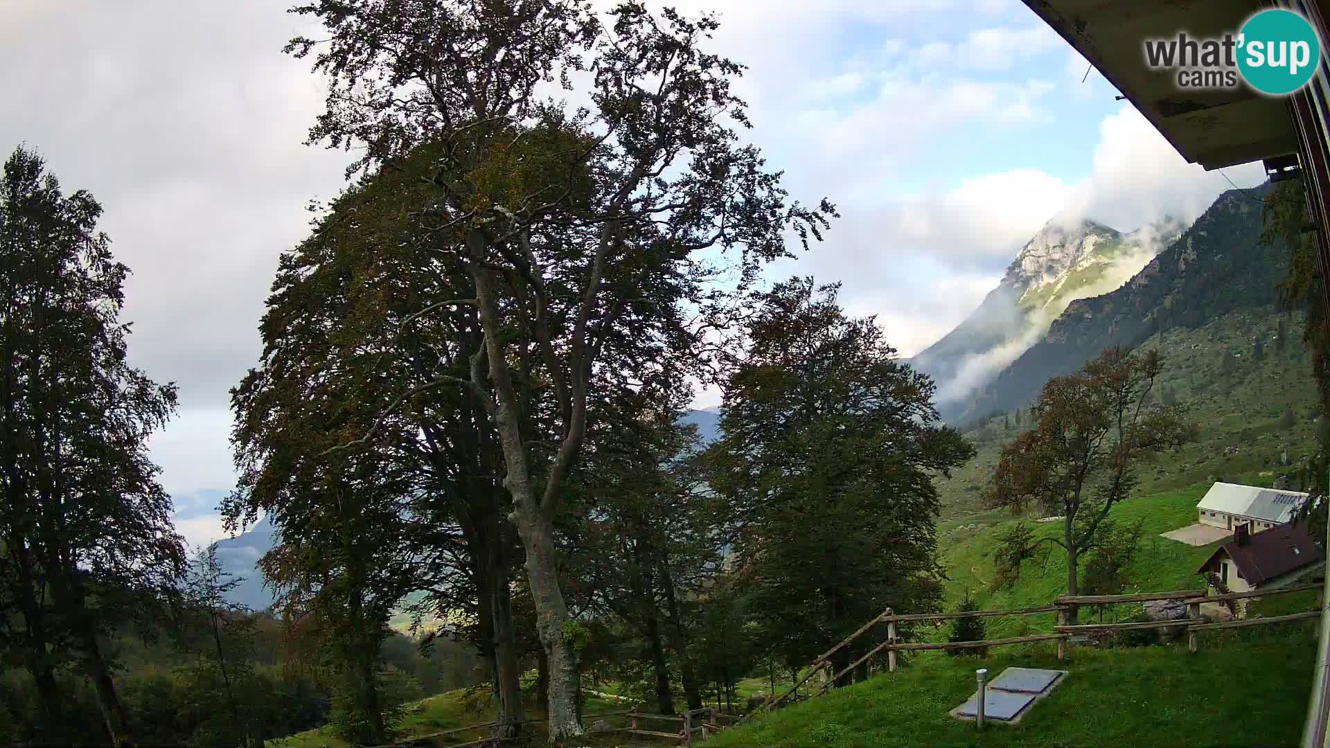 Planina Razor Bergütte Webcam (1315) | Blick auf Tolminski Migovec