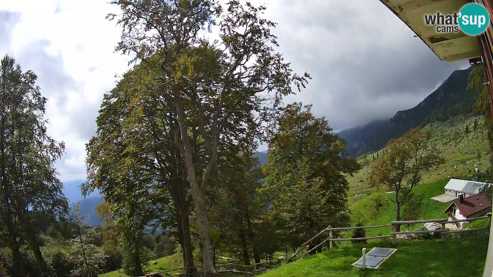 Planinarski dom na planini Razor (1315) | Pogled na Tolminski Migovec