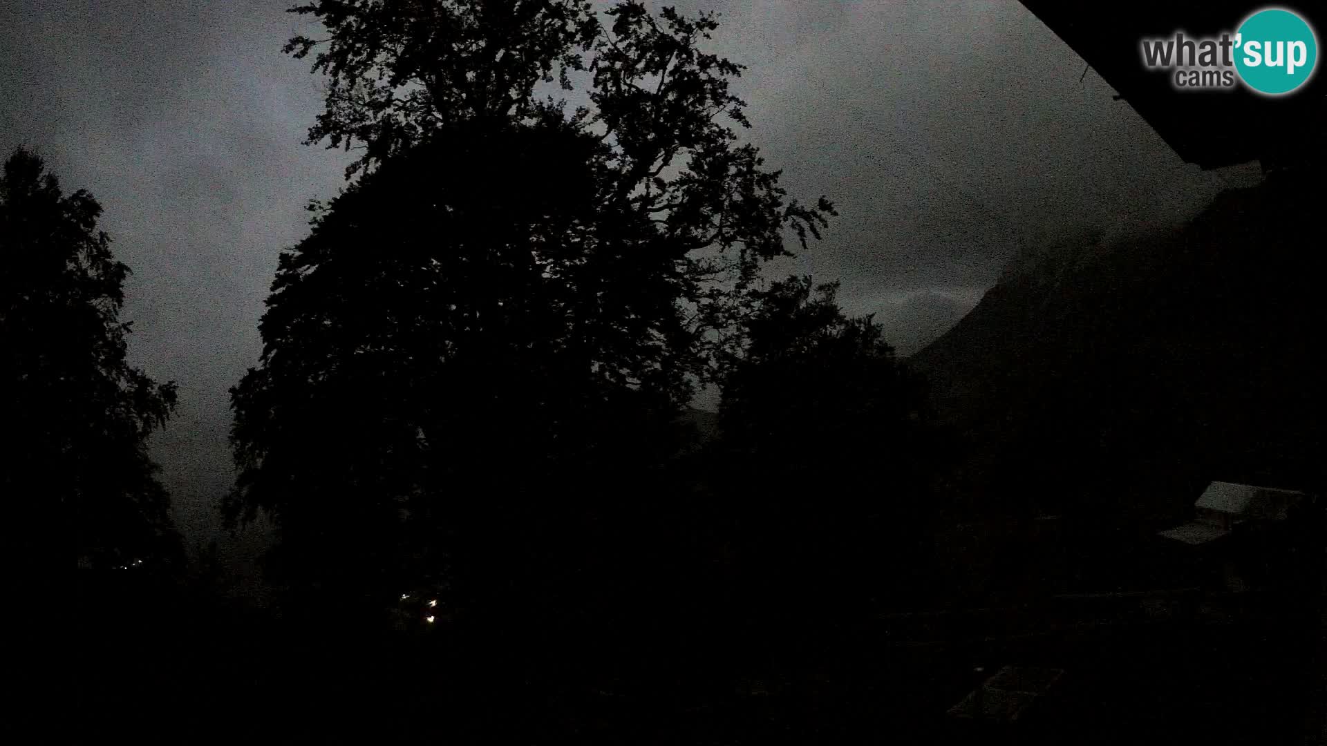 Planina Razor Bergütte Webcam (1315) | Blick auf Tolminski Migovec