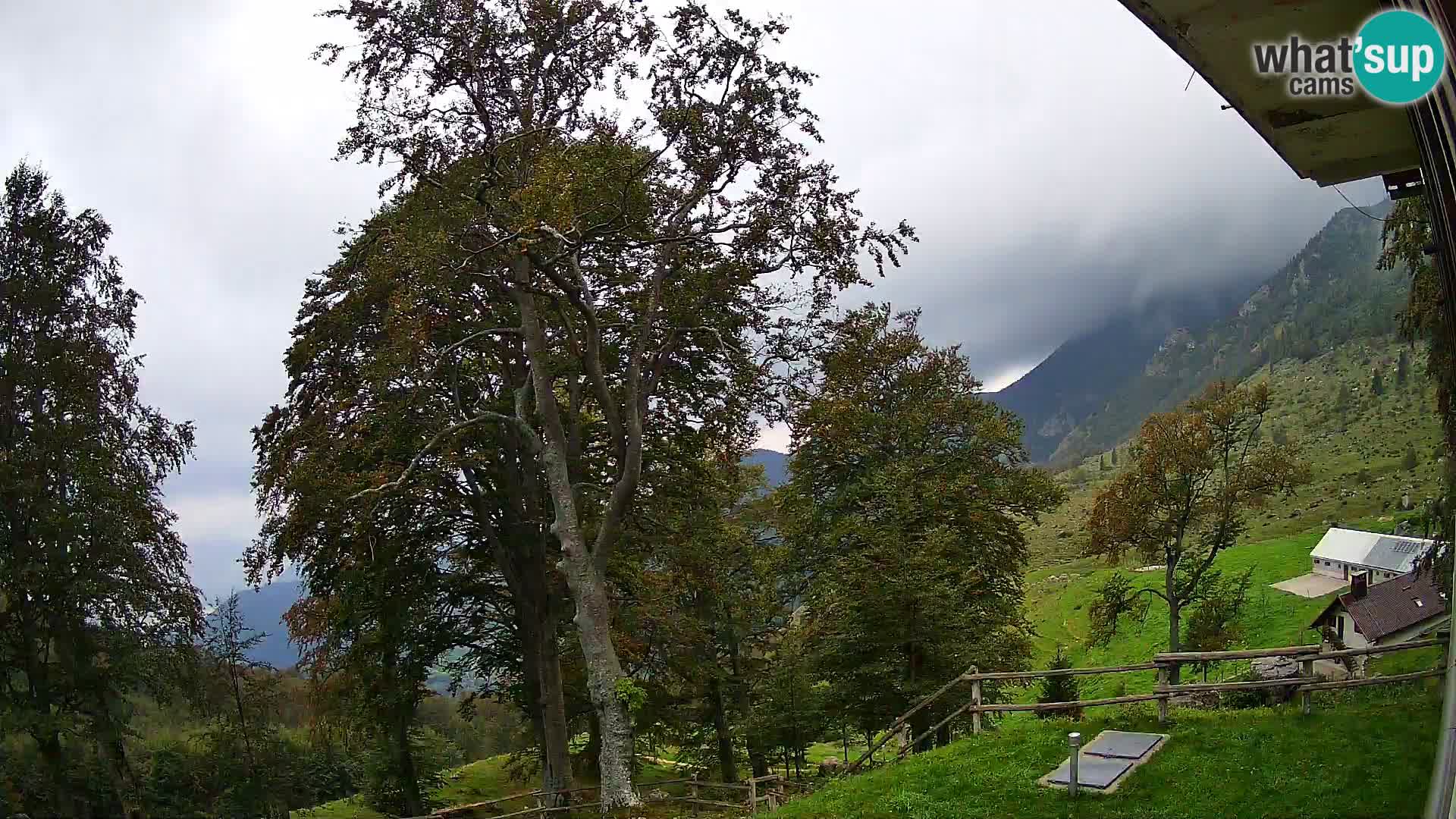 Refuge de la montagne Planina Razor caméra en direct (1315) | vue sur Tolminski Migovec