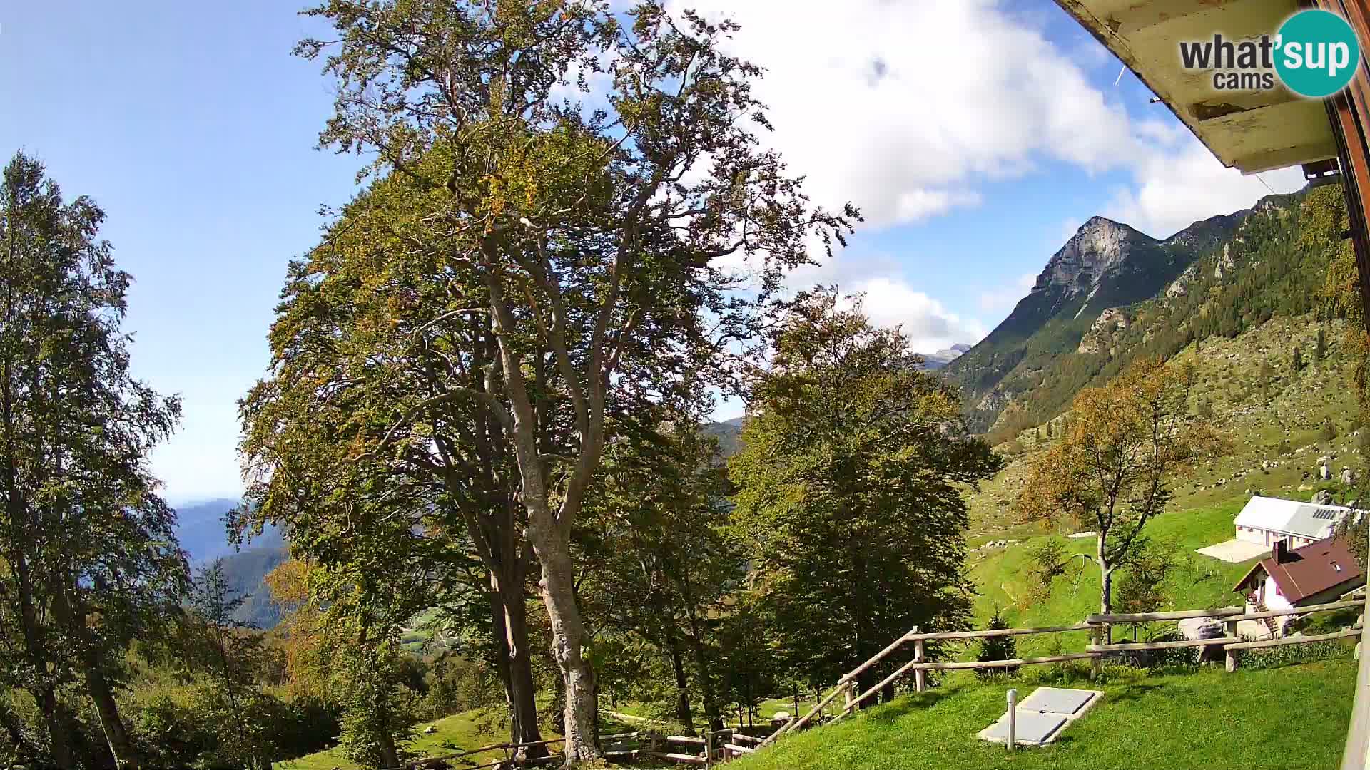 Refuge de la montagne Planina Razor caméra en direct (1315) | vue sur Tolminski Migovec