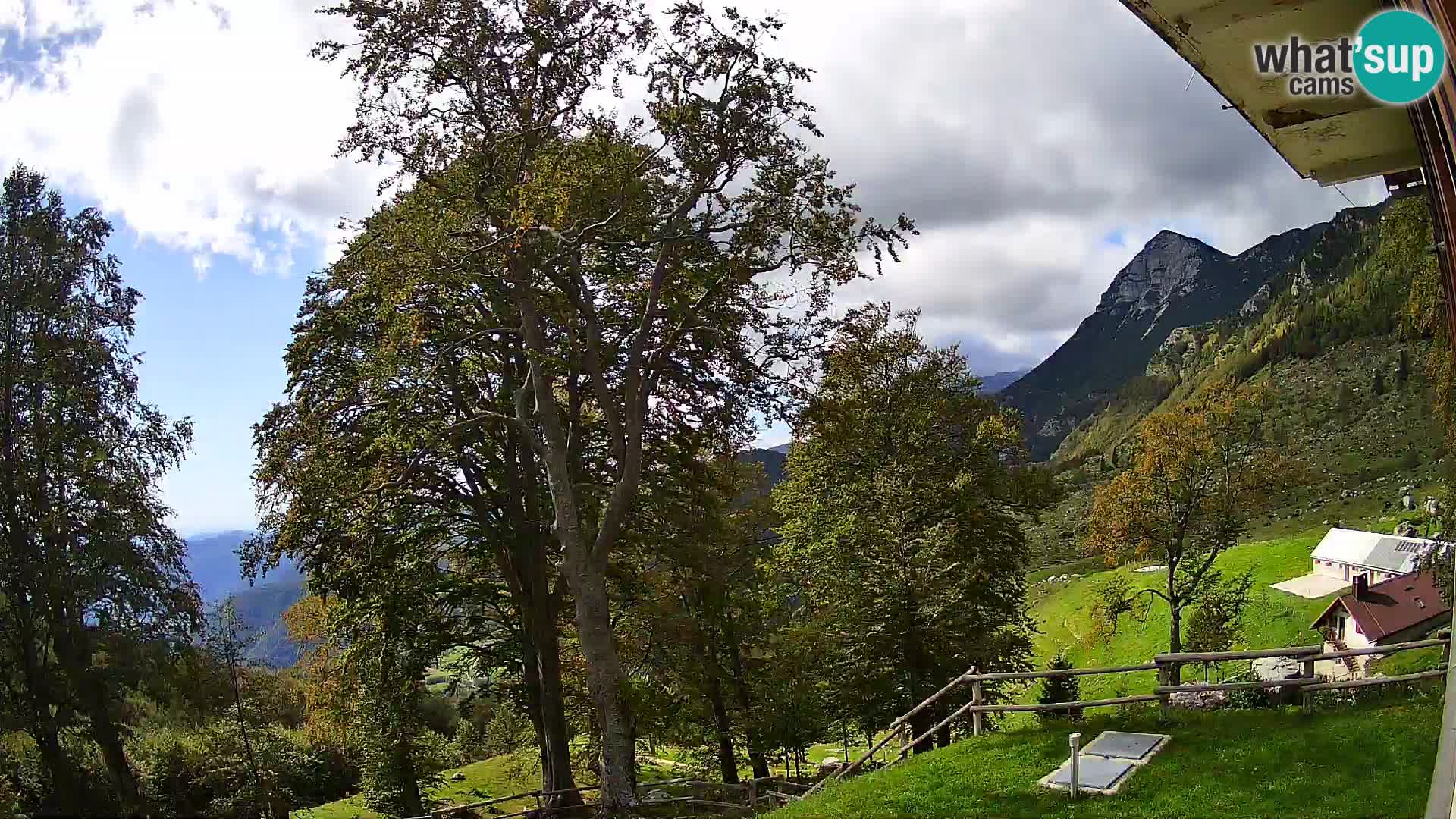 Refuge de la montagne Planina Razor caméra en direct (1315) | vue sur Tolminski Migovec