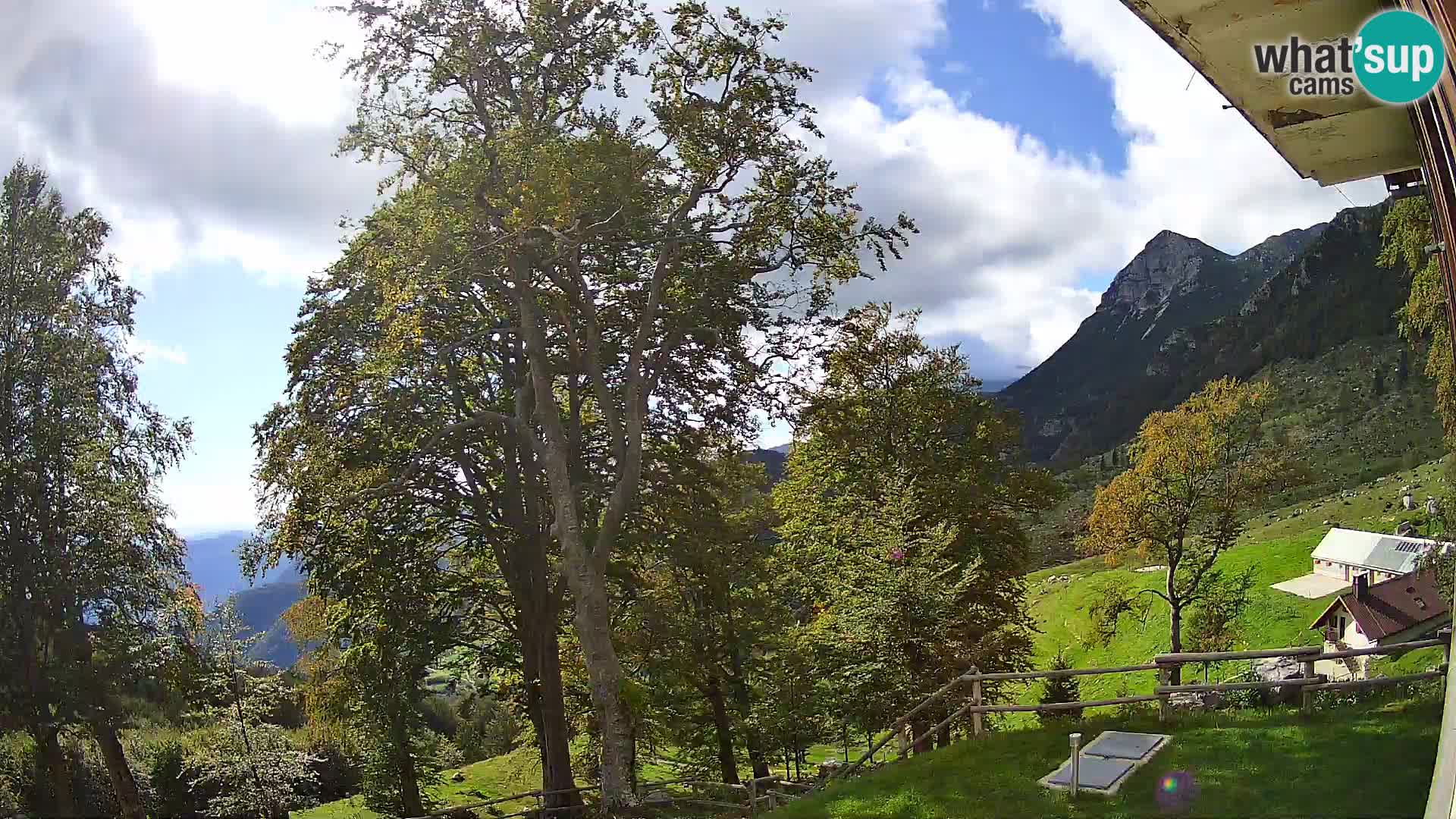 Baita di montagna Planina Razor webcam (1315) | vista su Tolminski Migovec