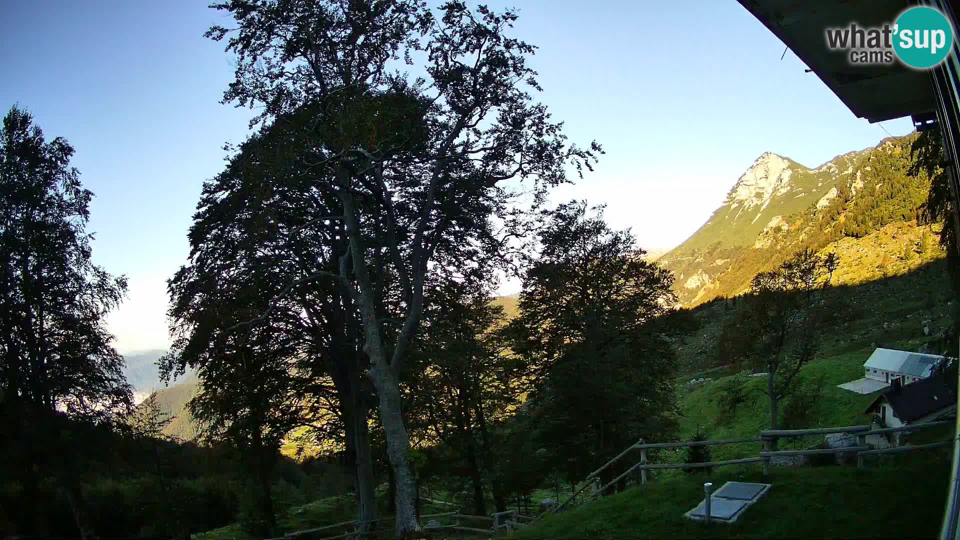 Planina Razor Mountain Hut live cam (1315) | view to Tolminski Migovec