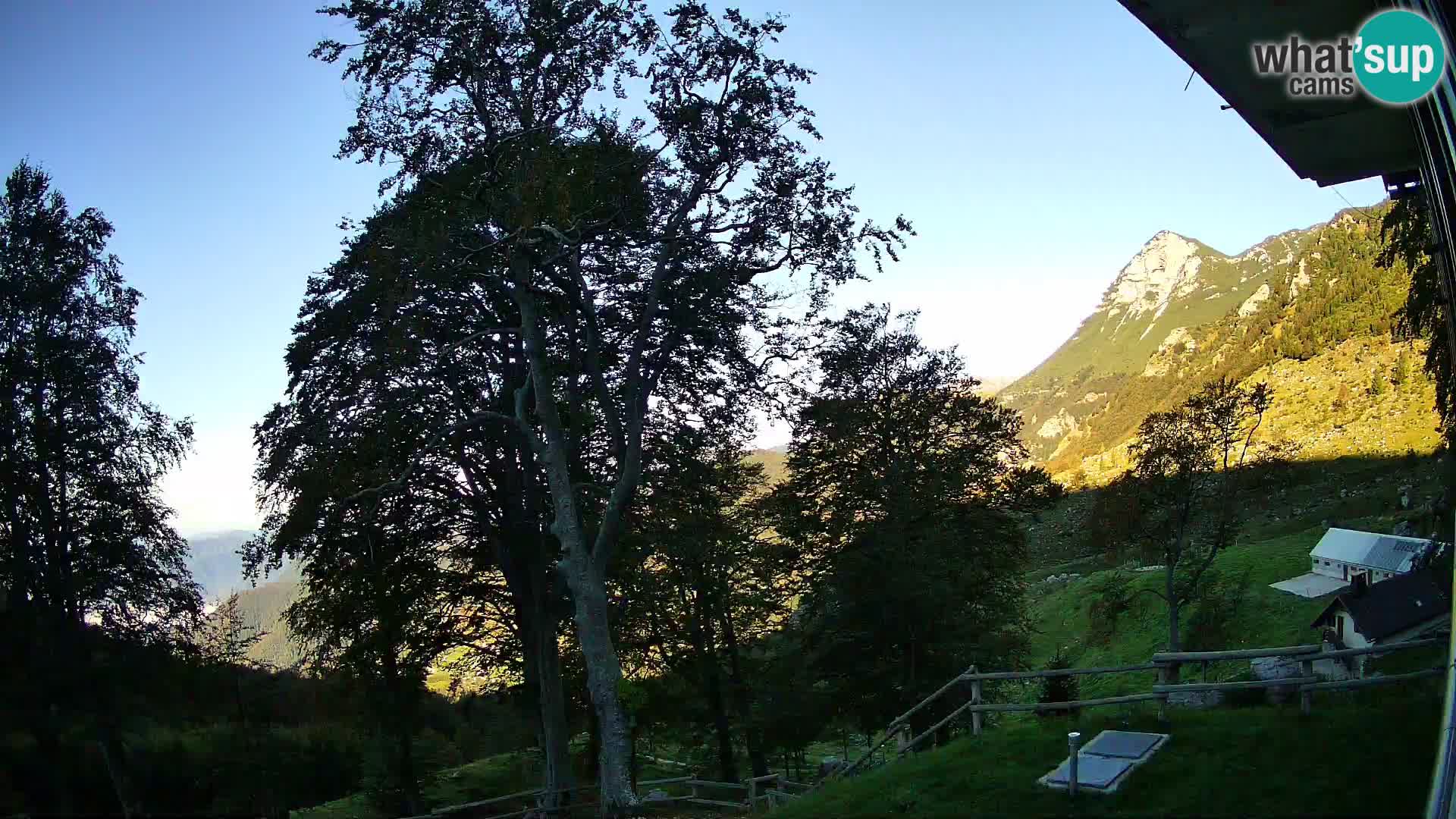 Planina Razor Bergütte Webcam (1315) | Blick auf Tolminski Migovec