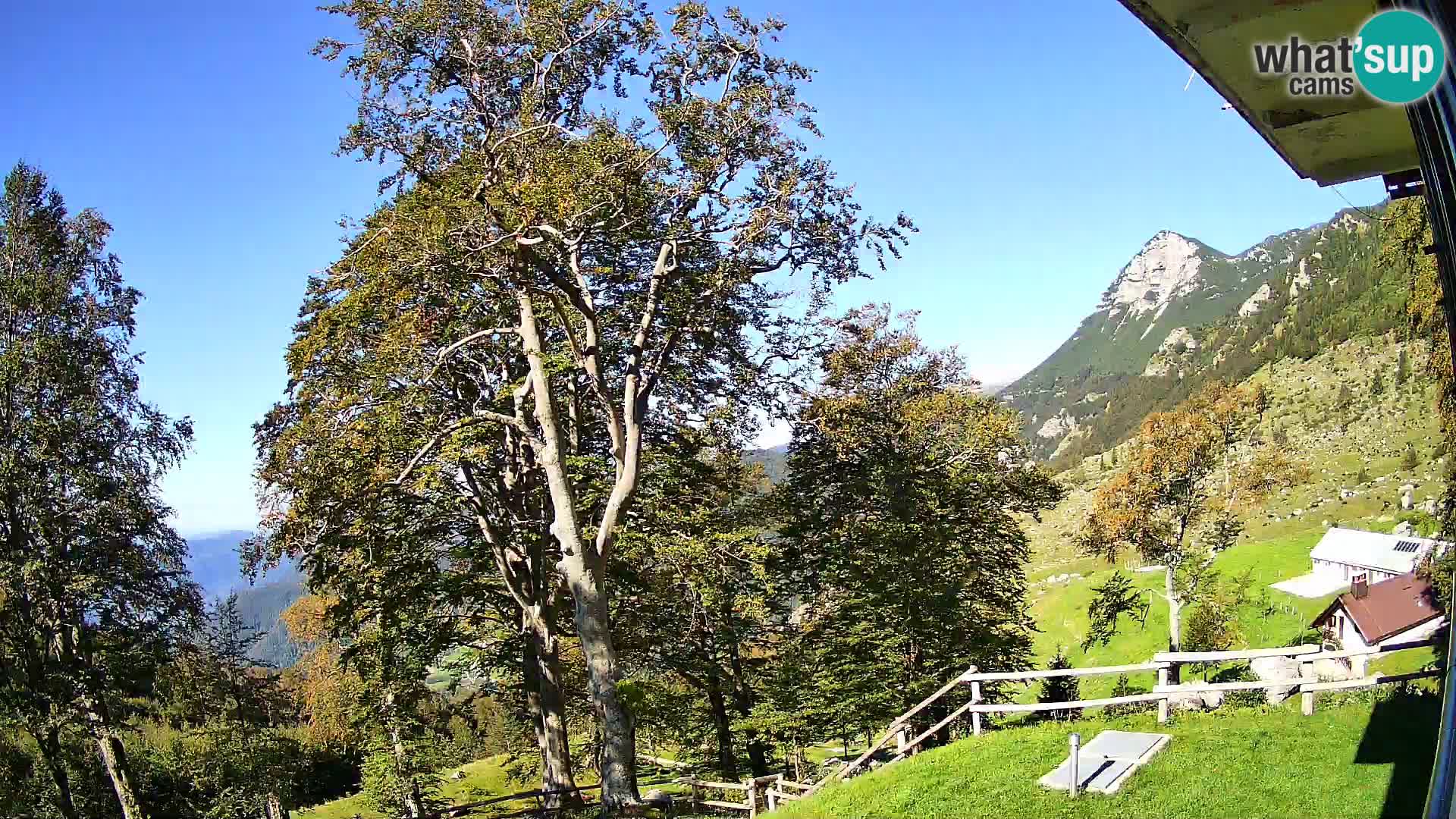 Refuge de la montagne Planina Razor caméra en direct (1315) | vue sur Tolminski Migovec
