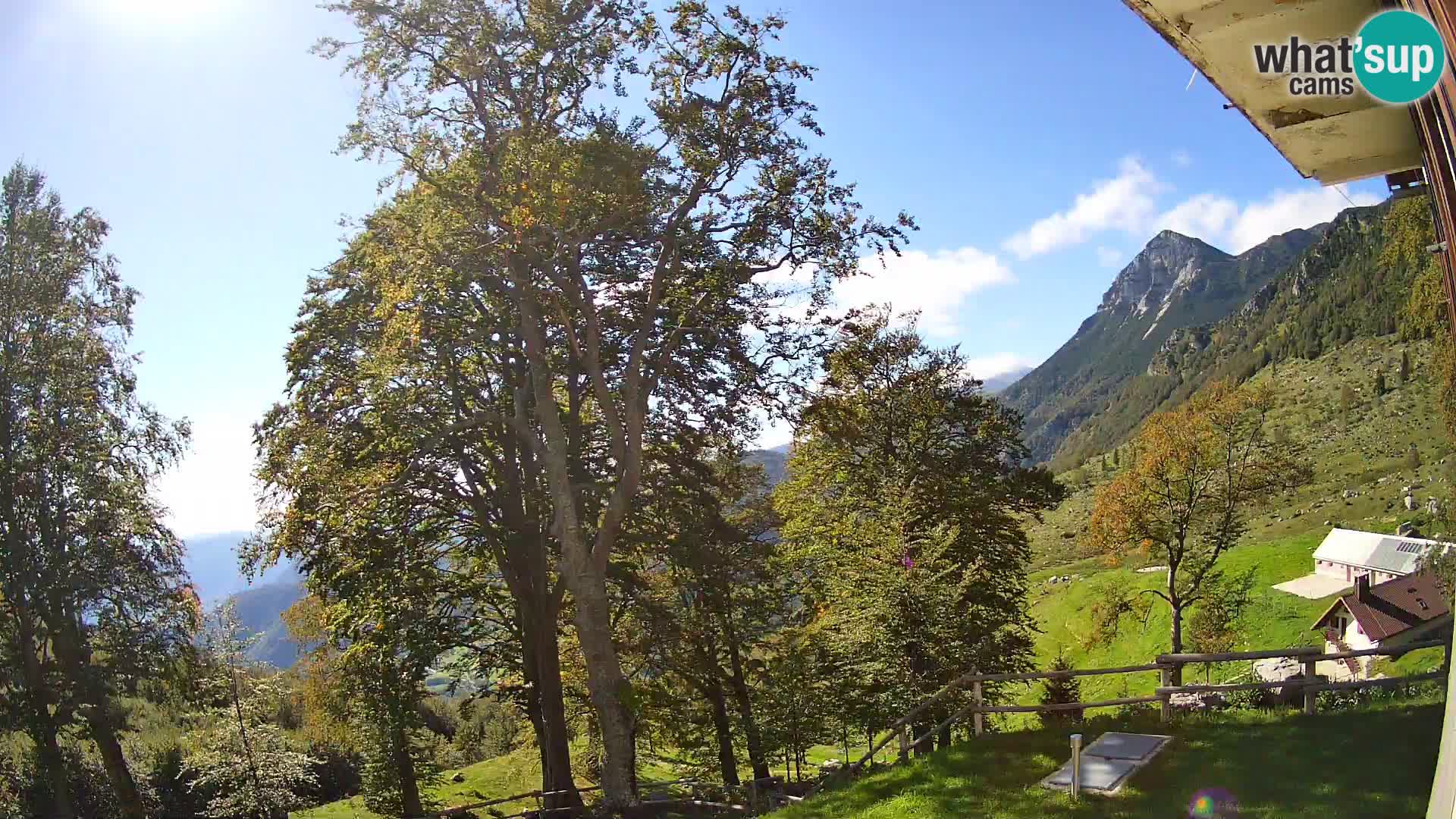 Baita di montagna Planina Razor webcam (1315) | vista su Tolminski Migovec