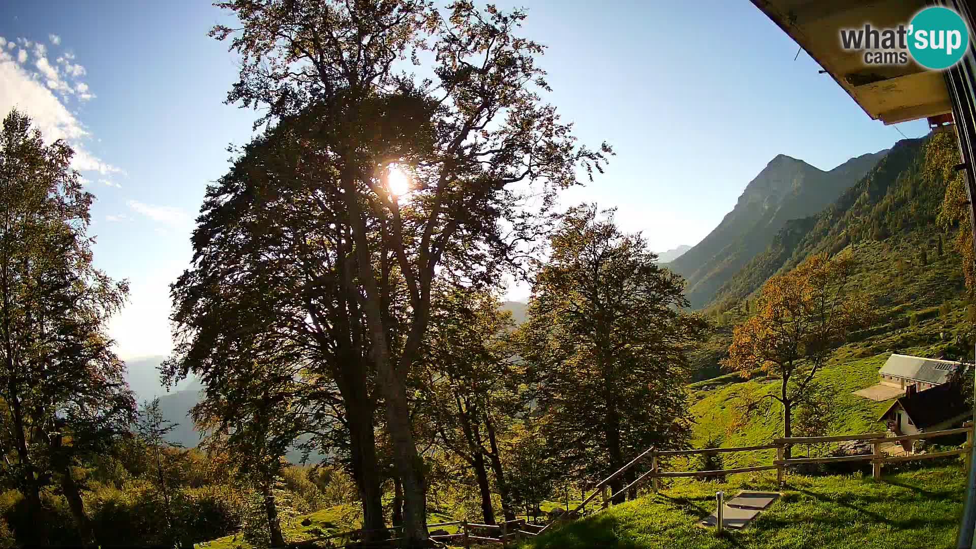Planina Razor Bergütte Webcam (1315) | Blick auf Tolminski Migovec