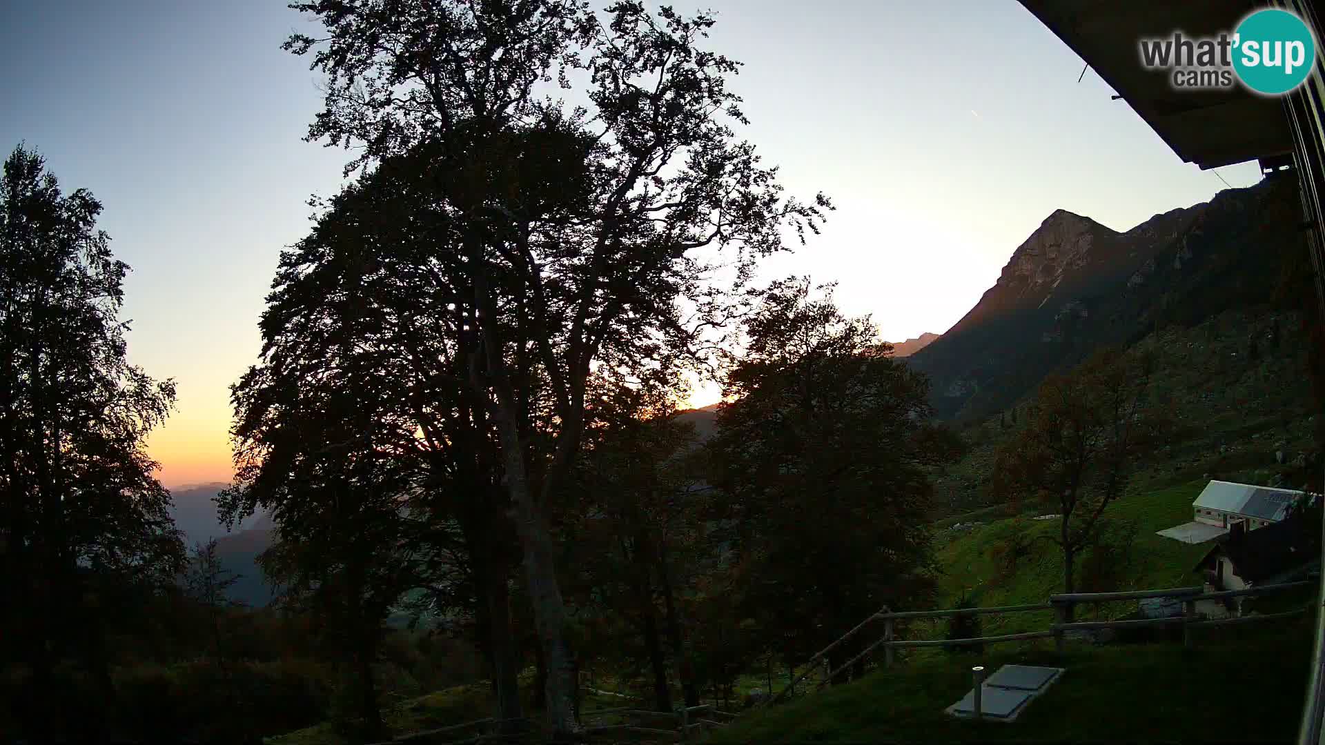 Refuge de la montagne Planina Razor caméra en direct (1315) | vue sur Tolminski Migovec