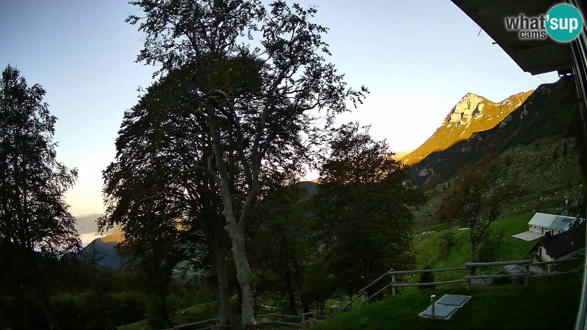 Planina Razor Mountain Hut live cam (1315) | view to Tolminski Migovec