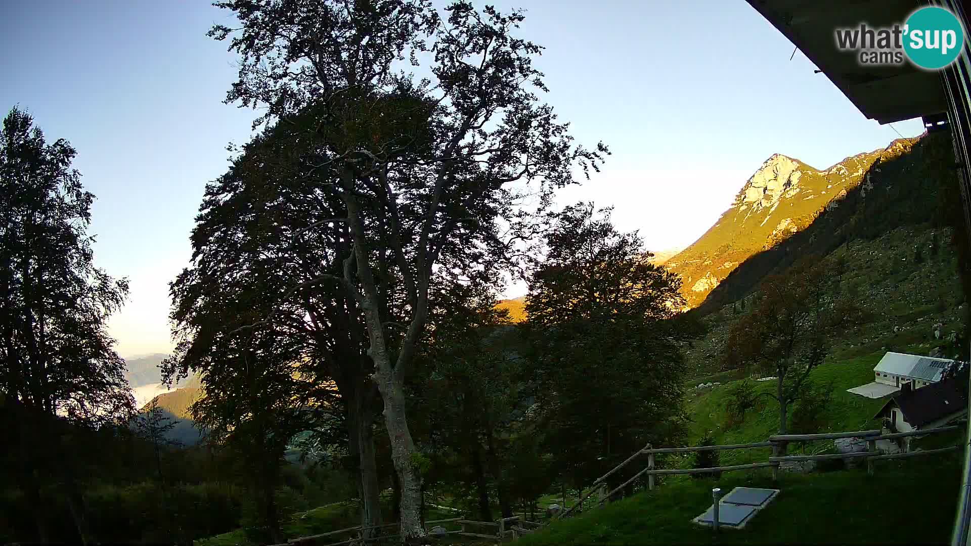 Refuge de la montagne Planina Razor caméra en direct (1315) | vue sur Tolminski Migovec