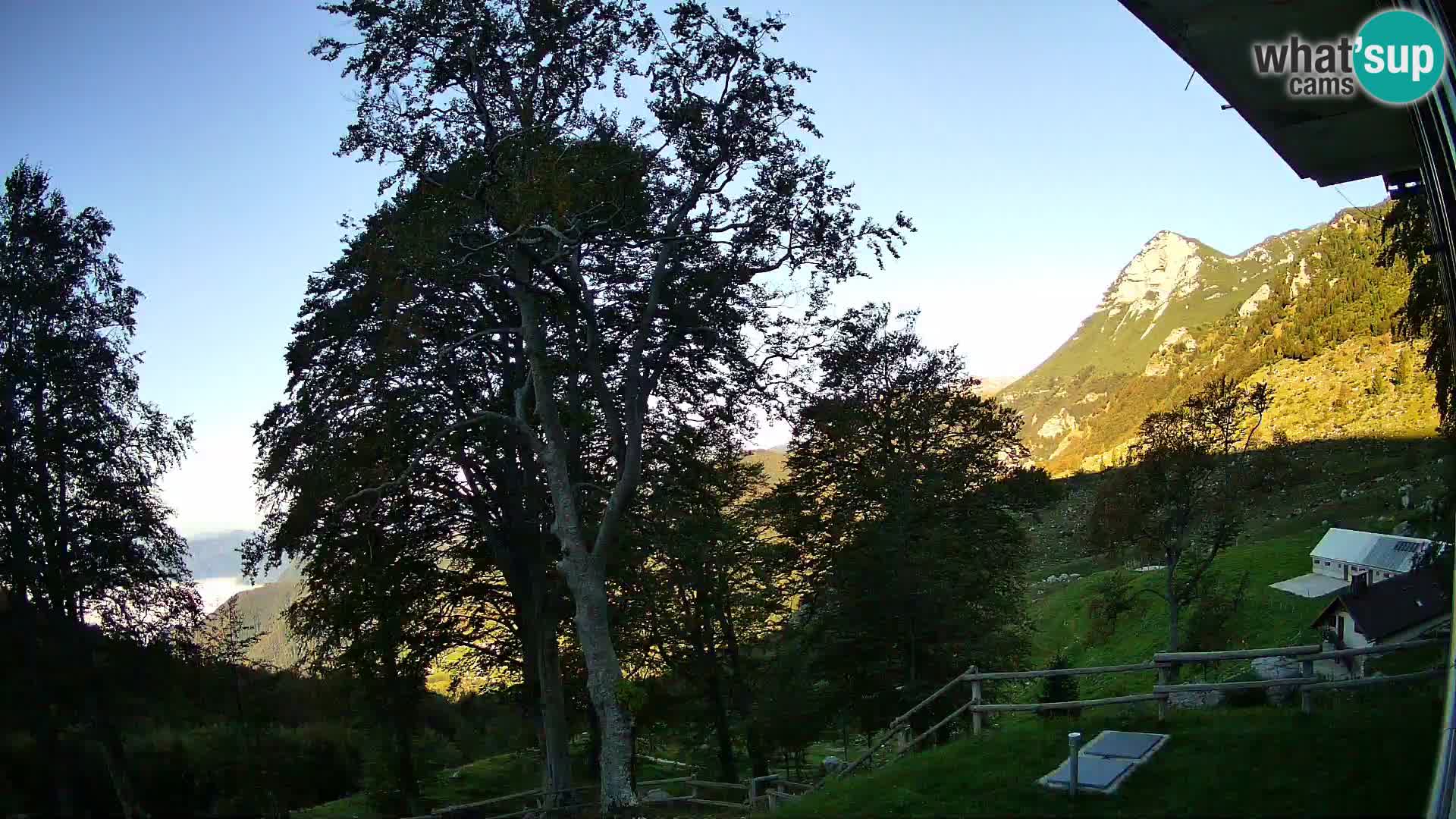 Planina Razor Bergütte Webcam (1315) | Blick auf Tolminski Migovec