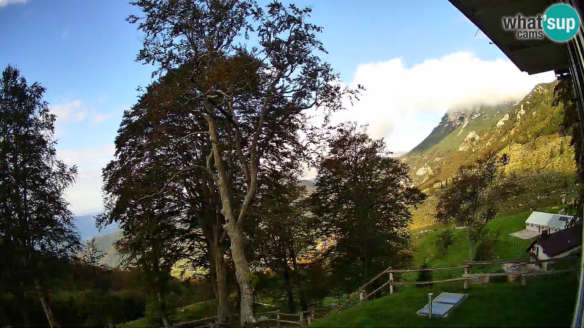 Planina Razor Mountain Hut live cam (1315) | view to Tolminski Migovec