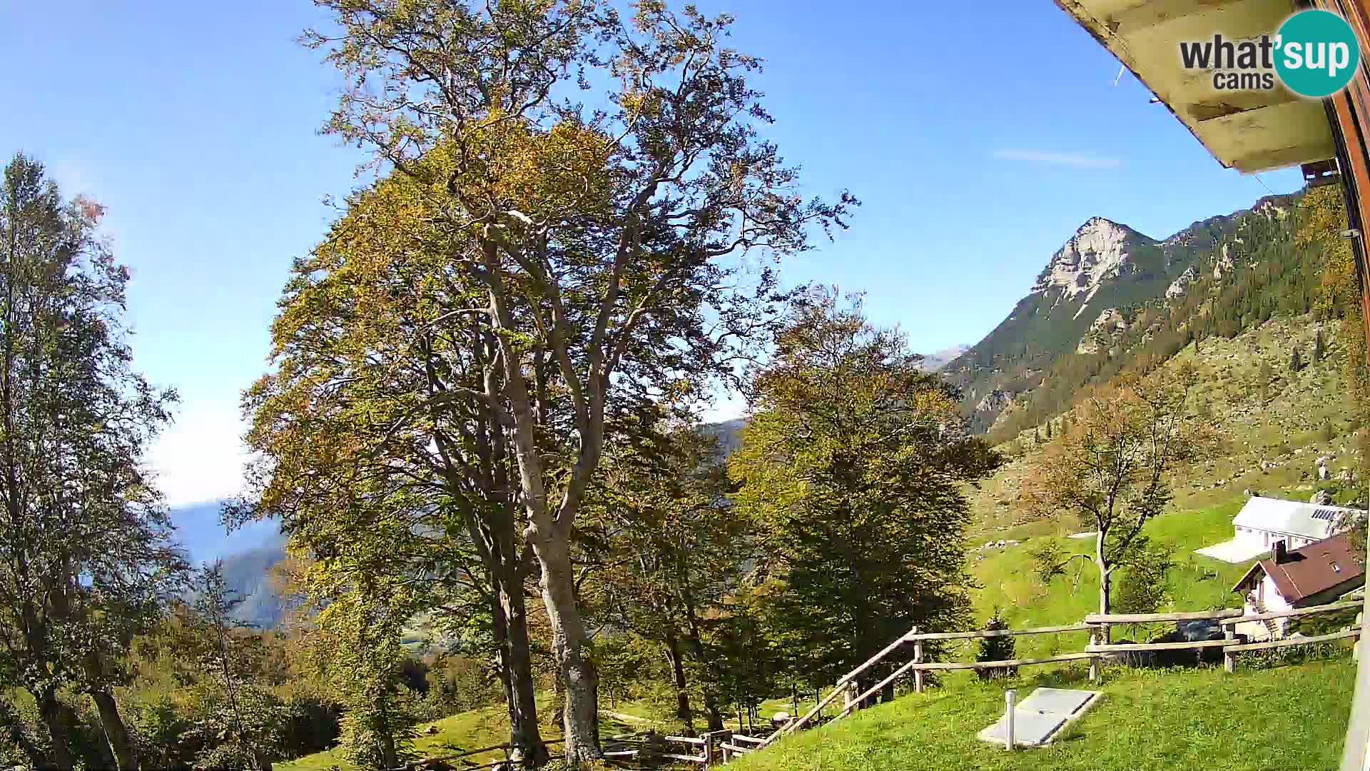 Planinarski dom na planini Razor (1315) | Pogled na Tolminski Migovec