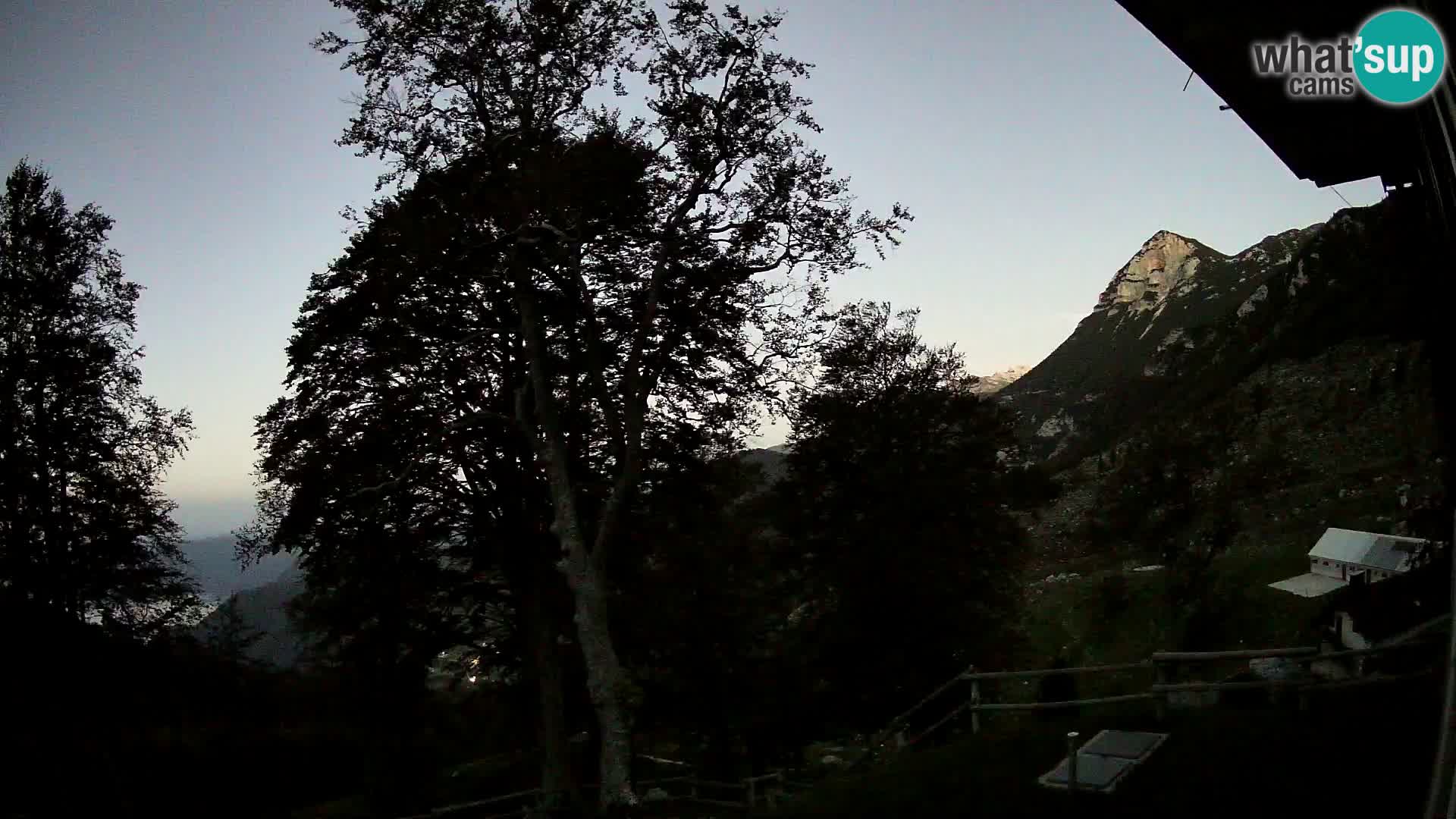 Baita di montagna Planina Razor webcam (1315) | vista su Tolminski Migovec