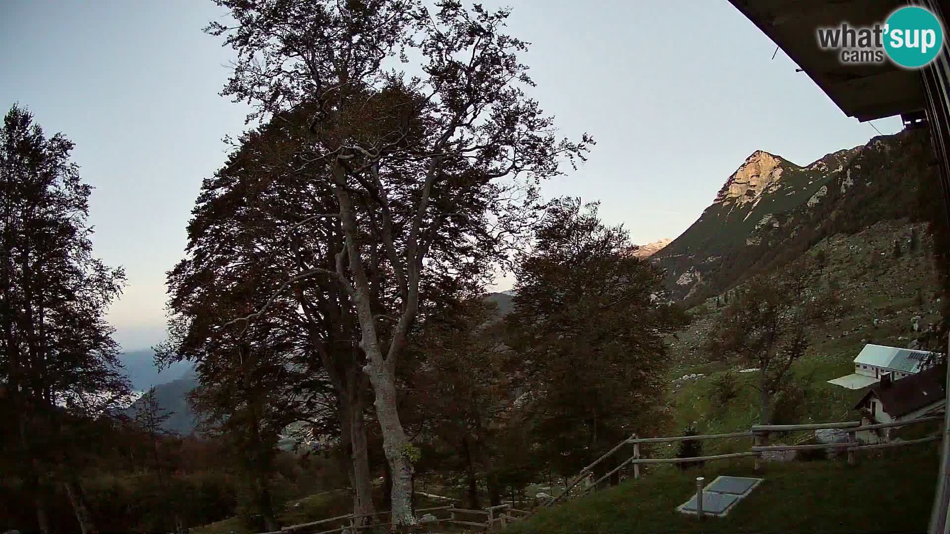 Baita di montagna Planina Razor webcam (1315) | vista su Tolminski Migovec