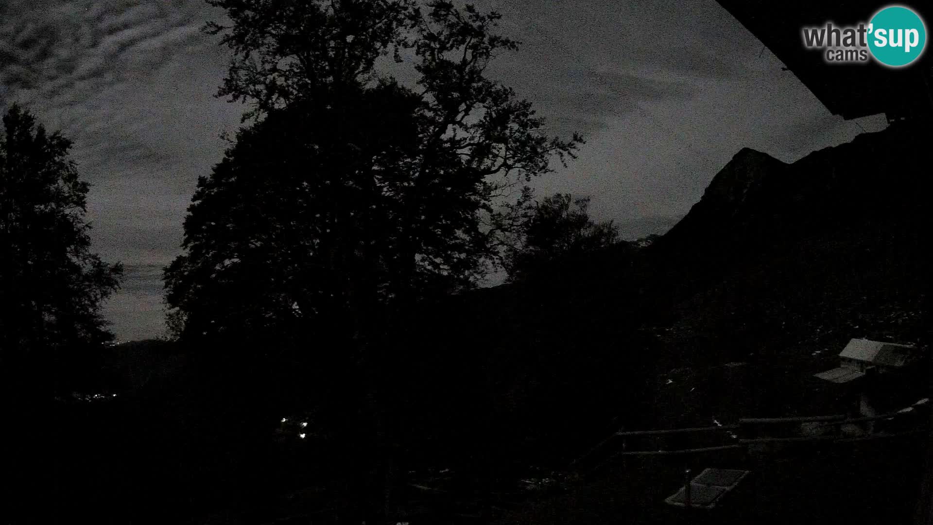 Planina Razor Mountain Hut live cam (1315) | view to Tolminski Migovec