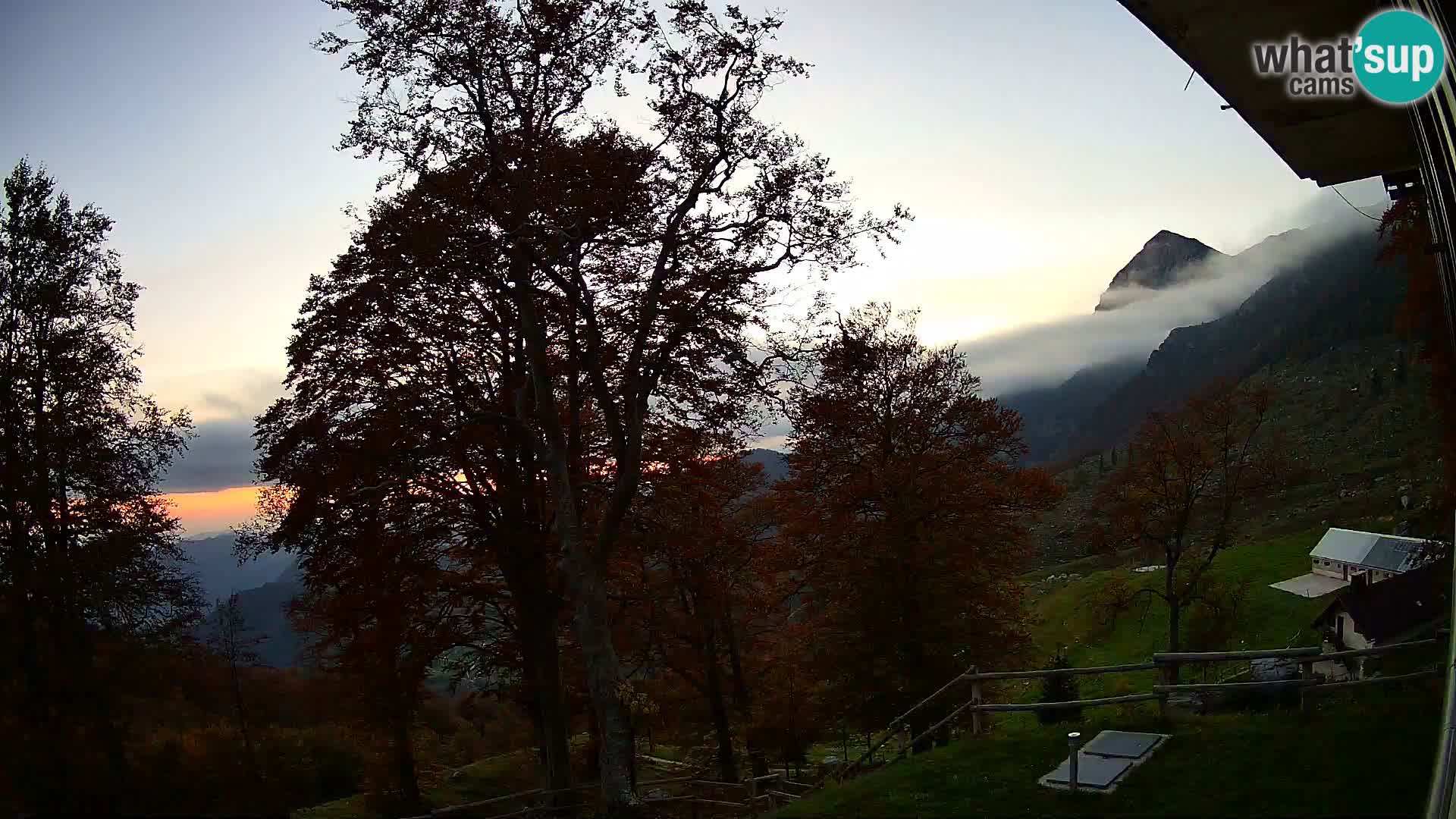 Planina Razor Mountain Hut live cam (1315) | view to Tolminski Migovec