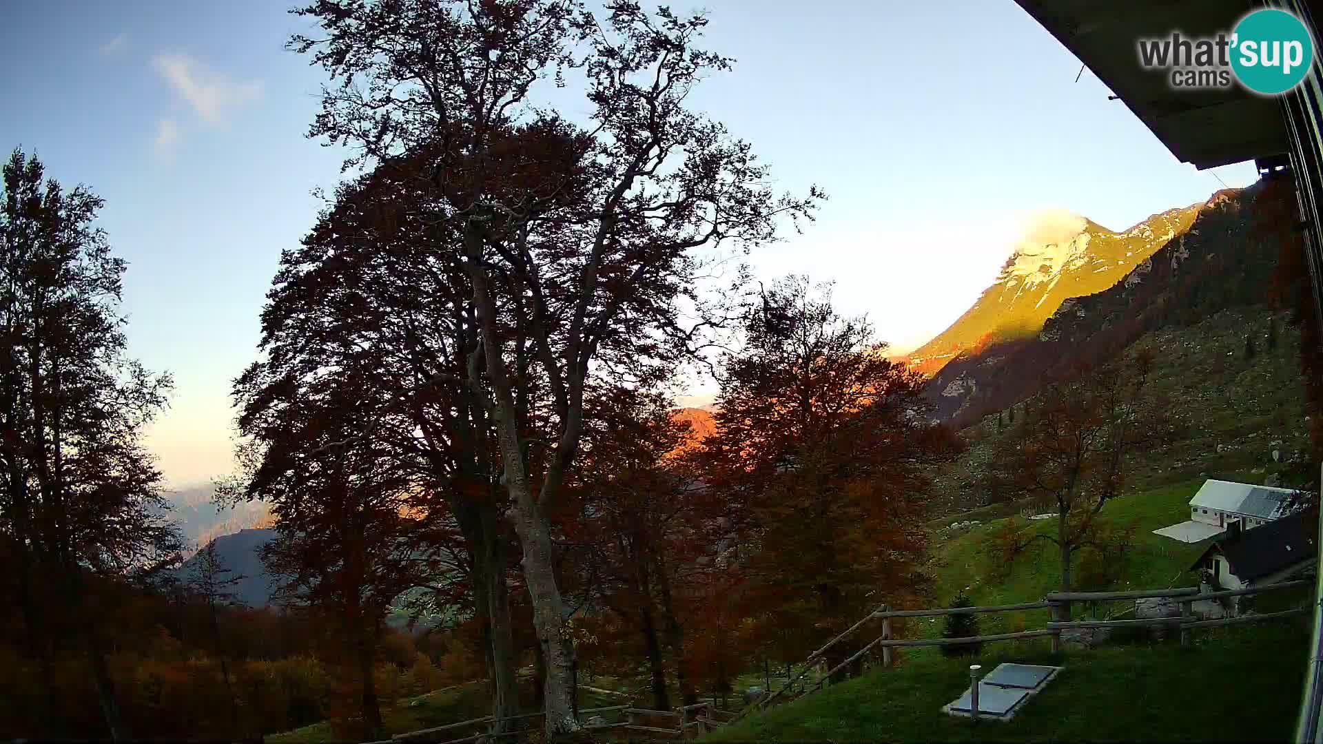 Planina Razor Bergütte Webcam (1315) | Blick auf Tolminski Migovec