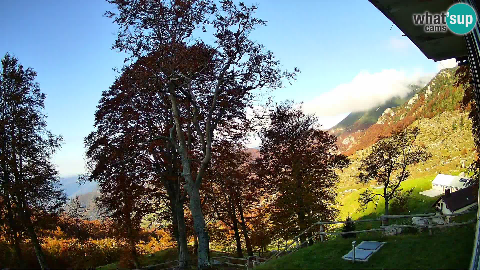 Baita di montagna Planina Razor webcam (1315) | vista su Tolminski Migovec