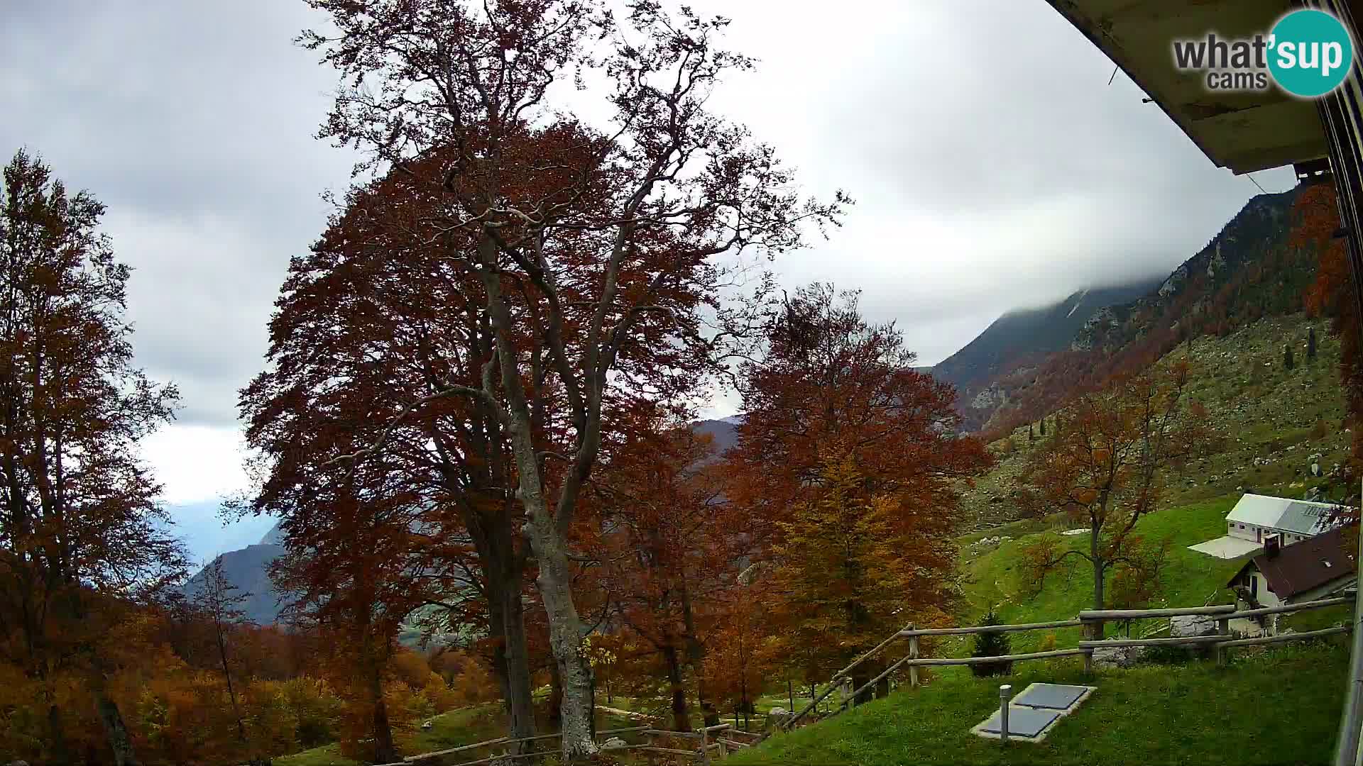 Planinarski dom na planini Razor (1315) | Pogled na Tolminski Migovec