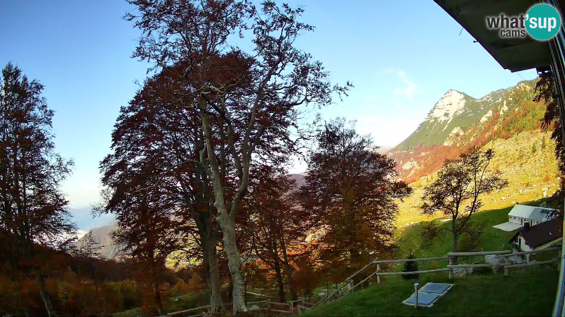 Baita di montagna Planina Razor webcam (1315) | vista su Tolminski Migovec
