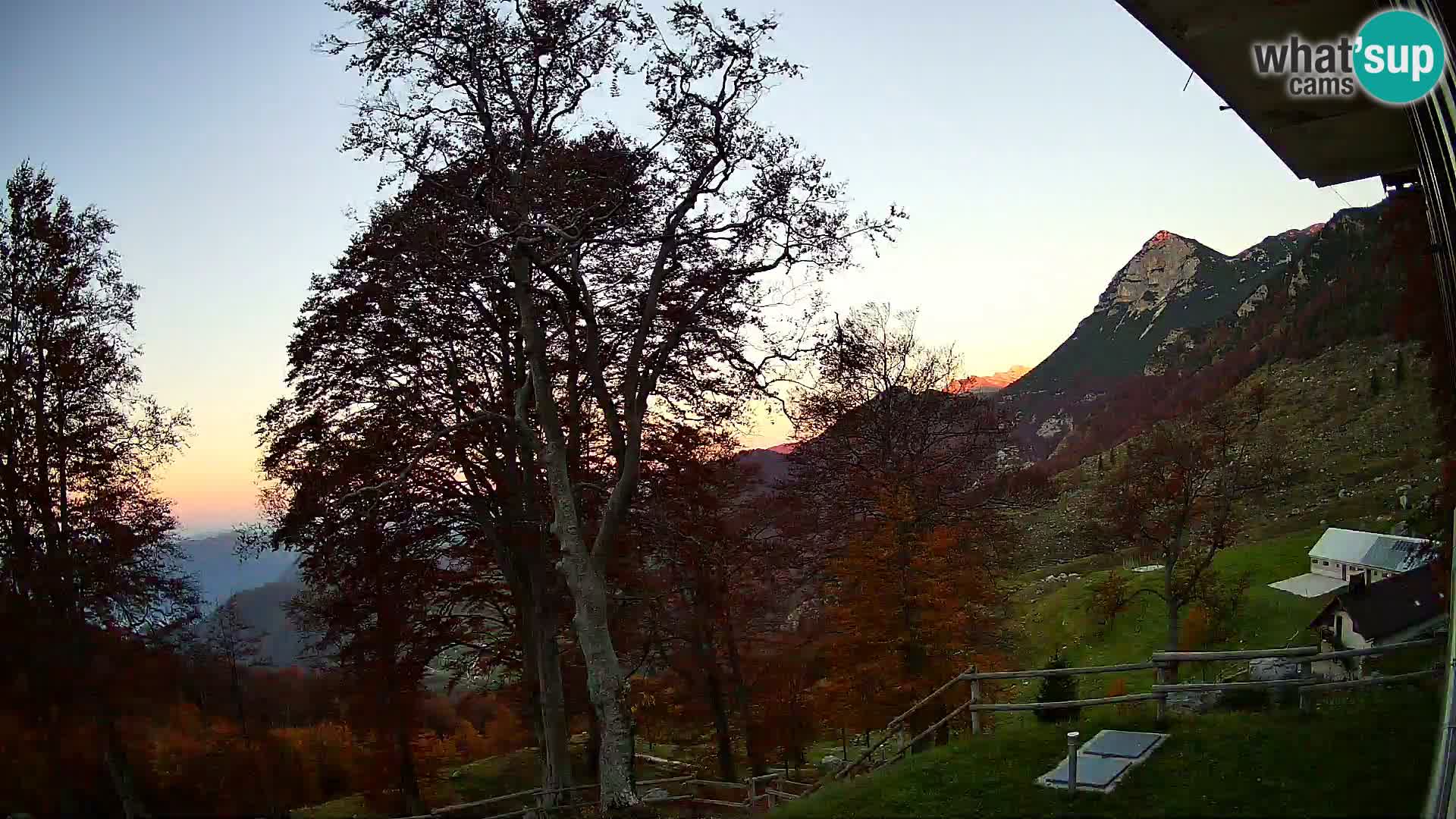 Planina Razor Bergütte Webcam (1315) | Blick auf Tolminski Migovec